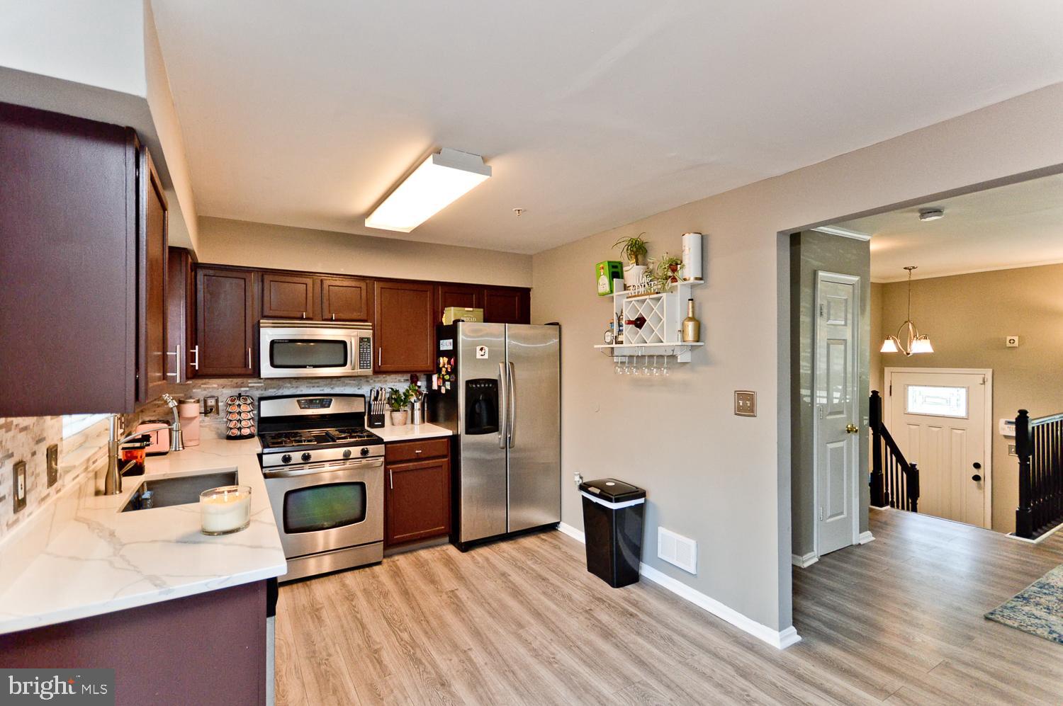 COLONY SQUARE - Residential