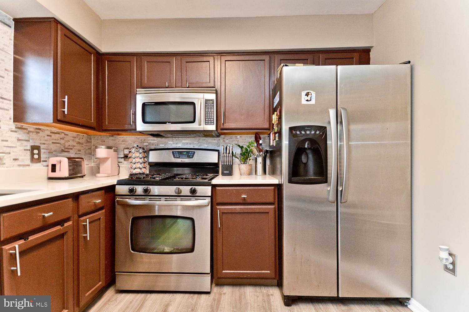 COLONY SQUARE - Residential