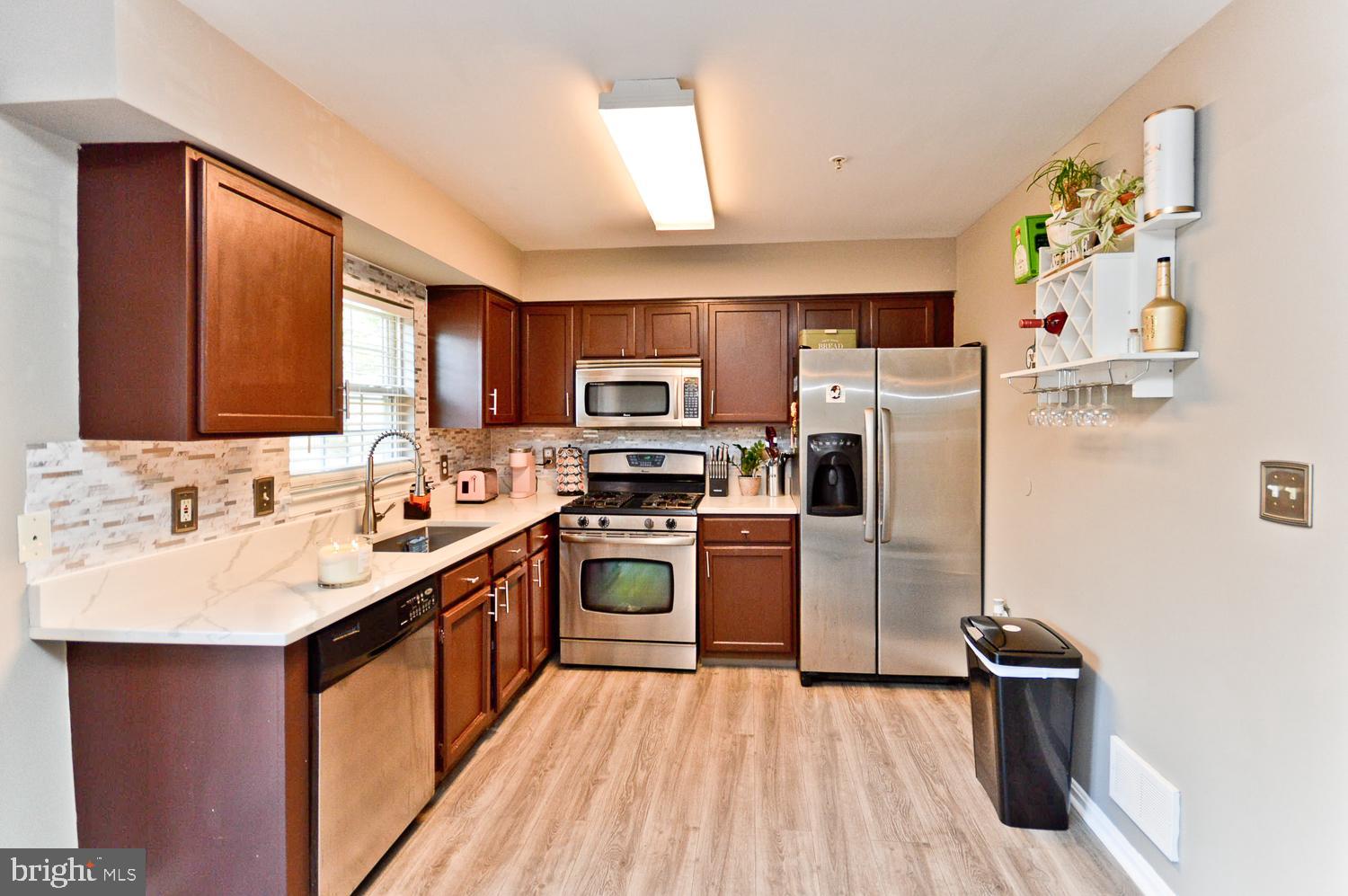 COLONY SQUARE - Residential