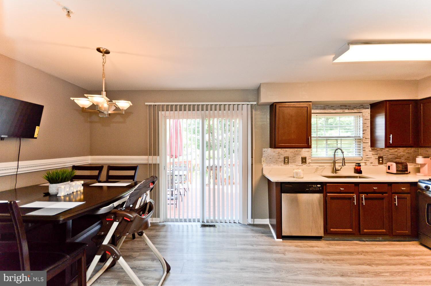 COLONY SQUARE - Residential