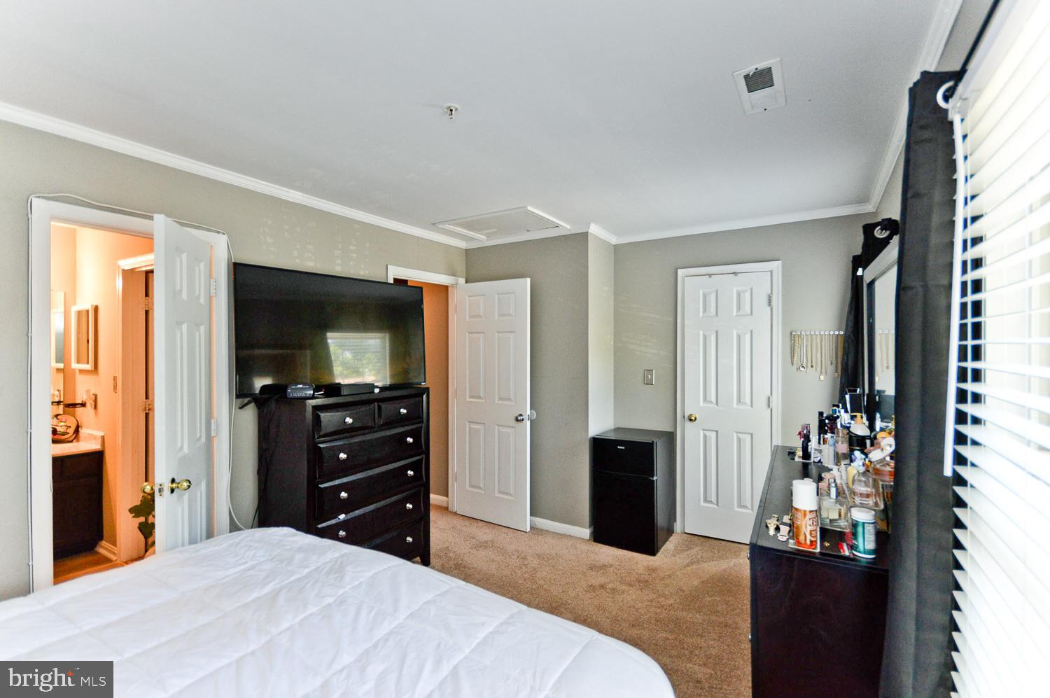 COLONY SQUARE - Residential