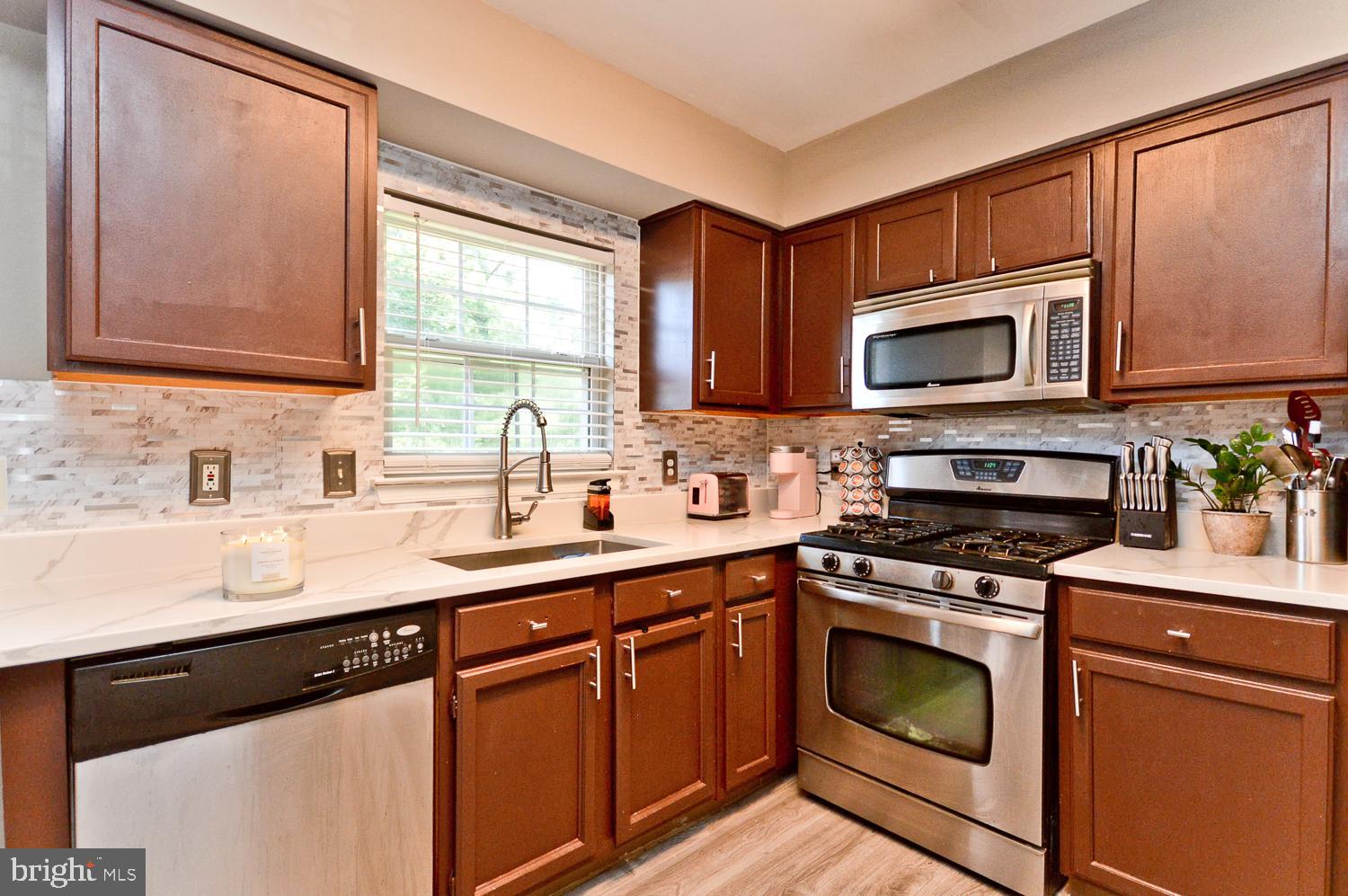 COLONY SQUARE - Residential