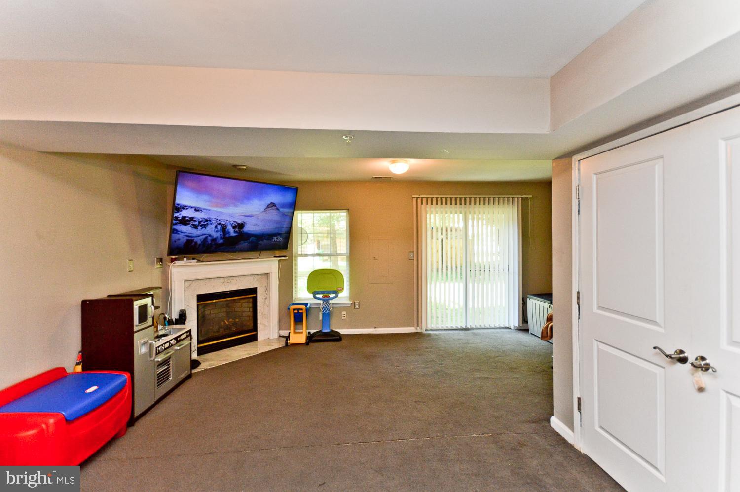 COLONY SQUARE - Residential