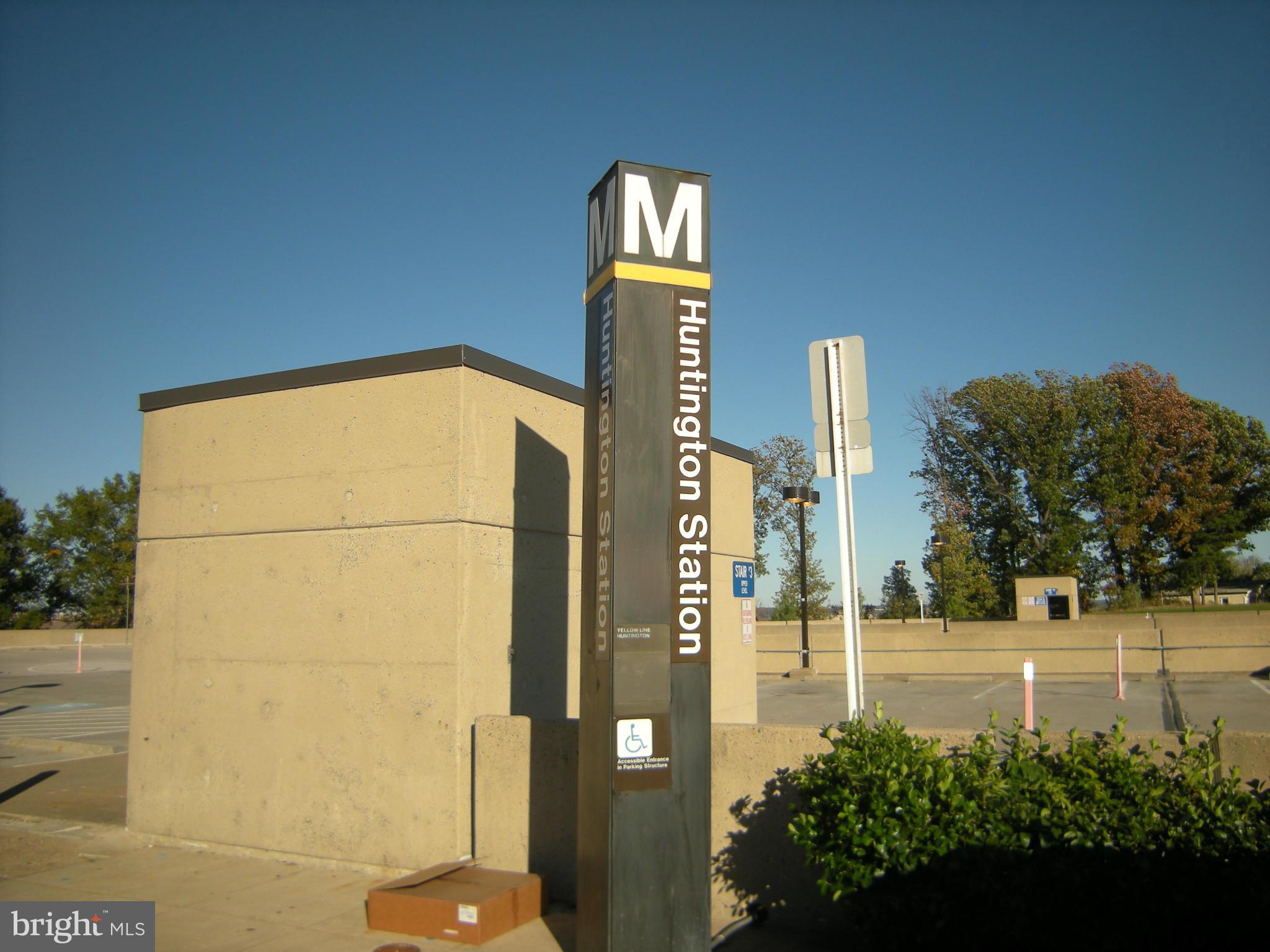 HERITAGE KNOLL - Residential