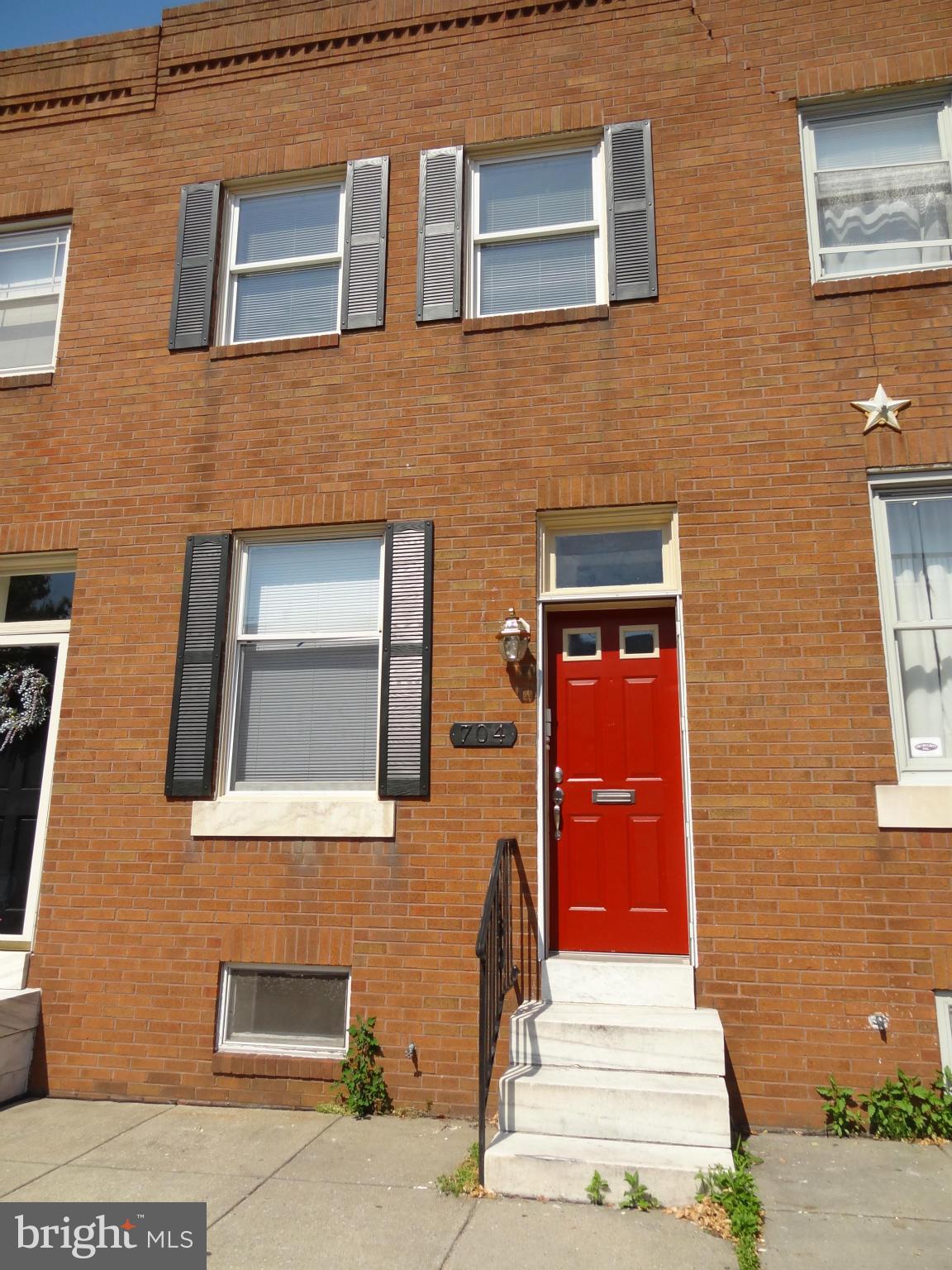 FANTASTIC CANTON RENTAL! ONLY 2 BLOCKS FROM CAN COMPANY SHOPPING CENTER, 3 BLOCKS TO WATER, COUPLE BLOCKS TO CANTON SQUARE & NEW CANTON CROSSING. FULLY RENOVATED 2 LEVEL APARTMENT W/MASTER SUITE IN BASEMENT. MAIN LEVEL HAS DIN/LIV COMBO, KITCHEN W/GRANITE COUNTERTOPS & LIBRARY. PERGO FLOORS, OPEN &SPACIOUS. FENCED-IN BACKYARD
