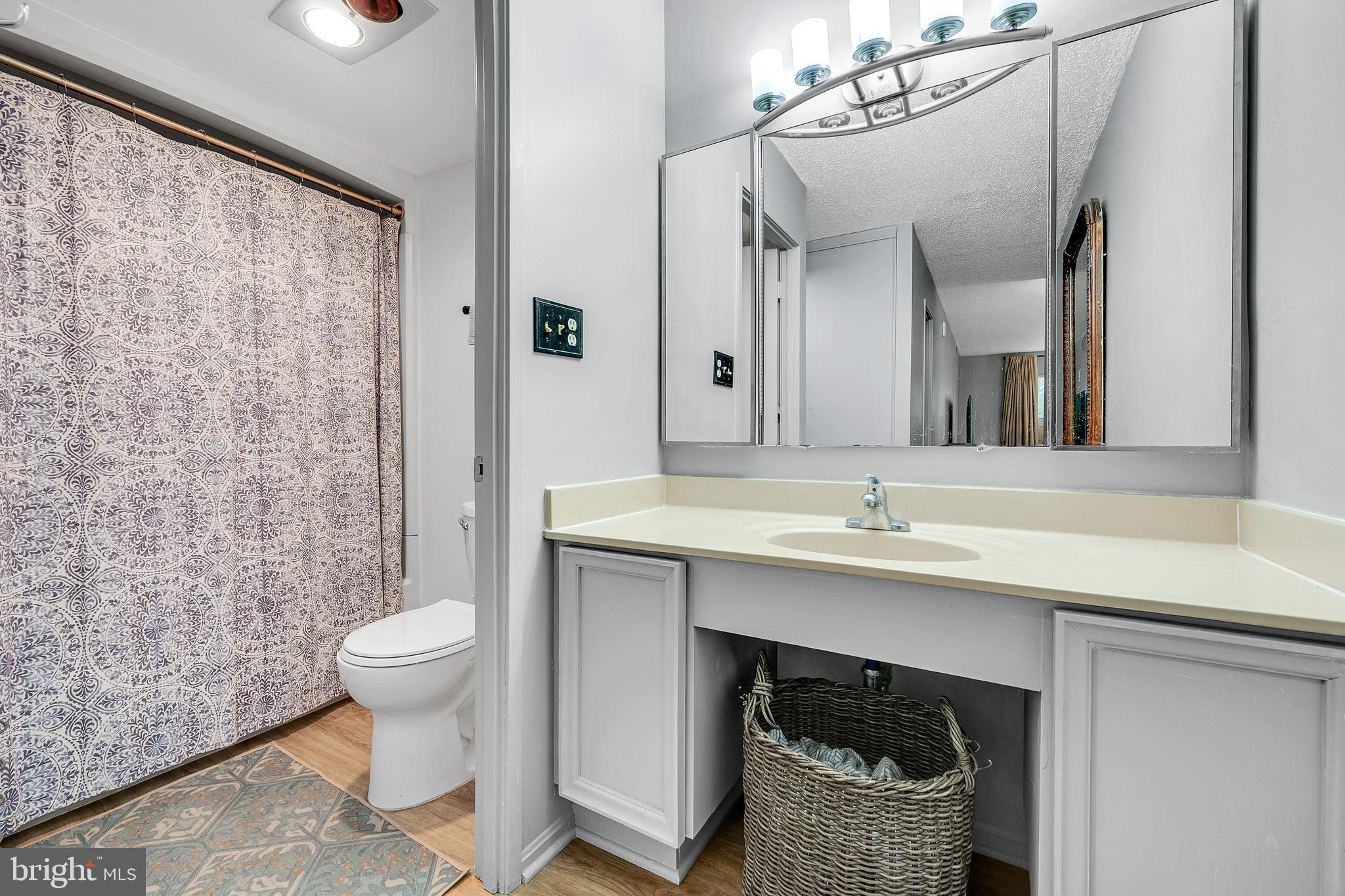 LEISURE WORLD - Residential