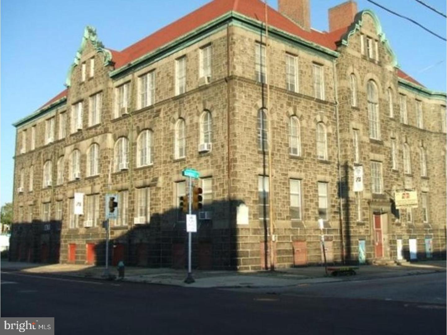 PORT RICHMOND - Commercial Sale