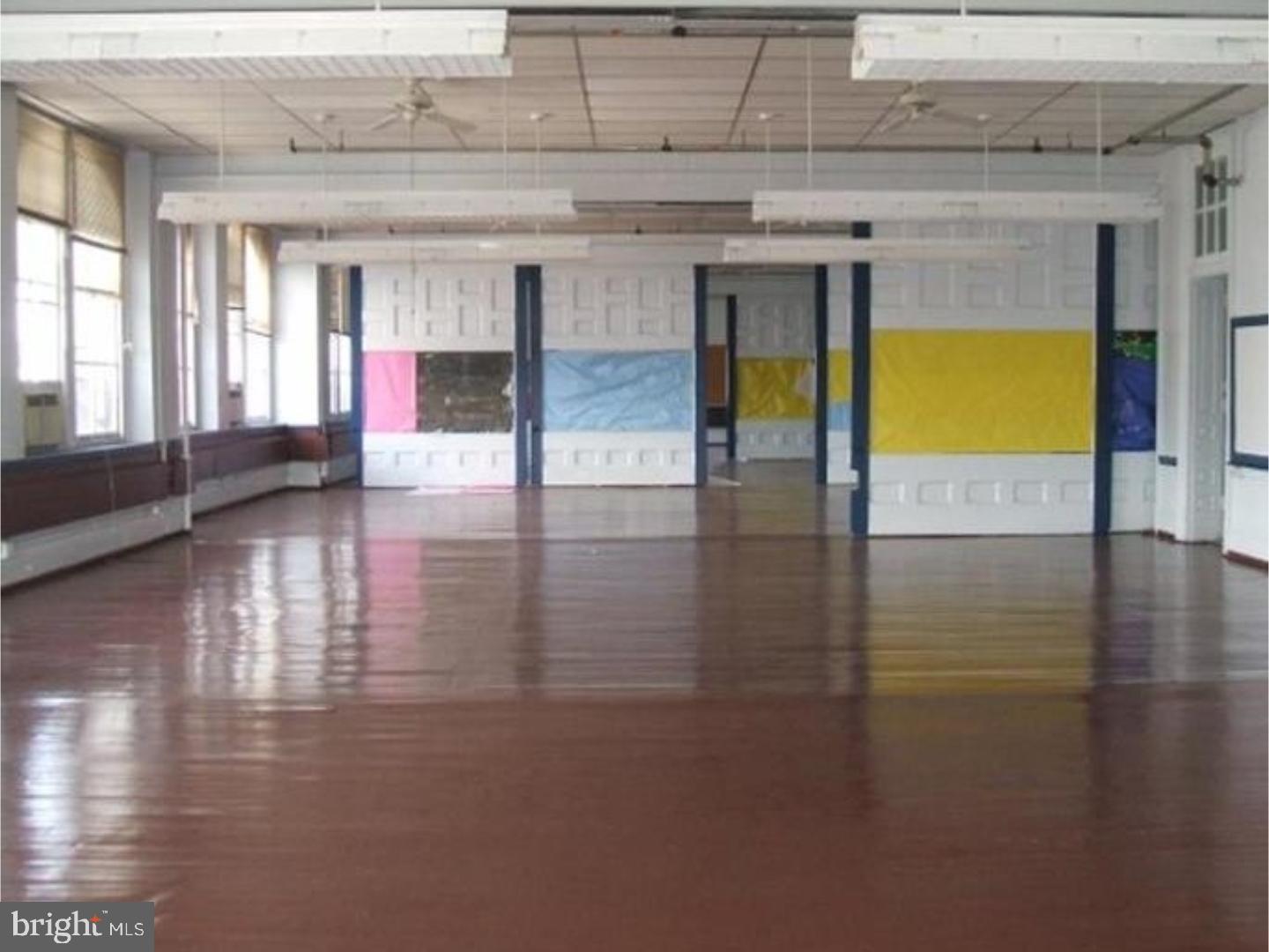 PORT RICHMOND - Commercial Sale