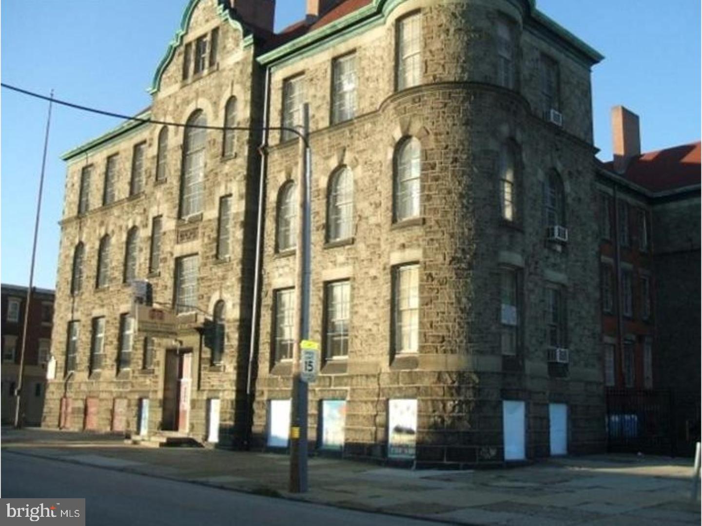 PORT RICHMOND - Commercial Sale