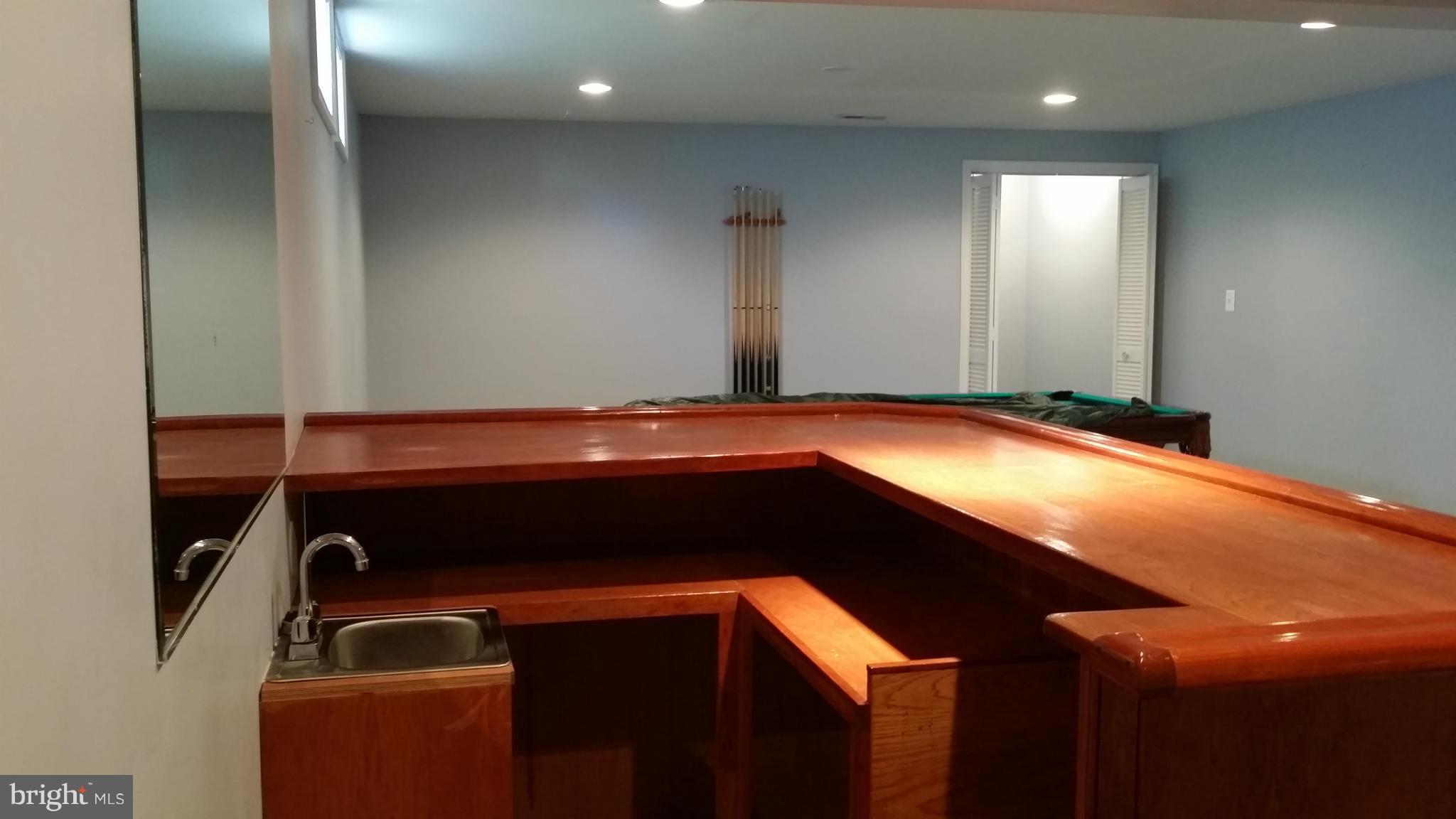 SHEFFIELD MANOR - Residential Lease