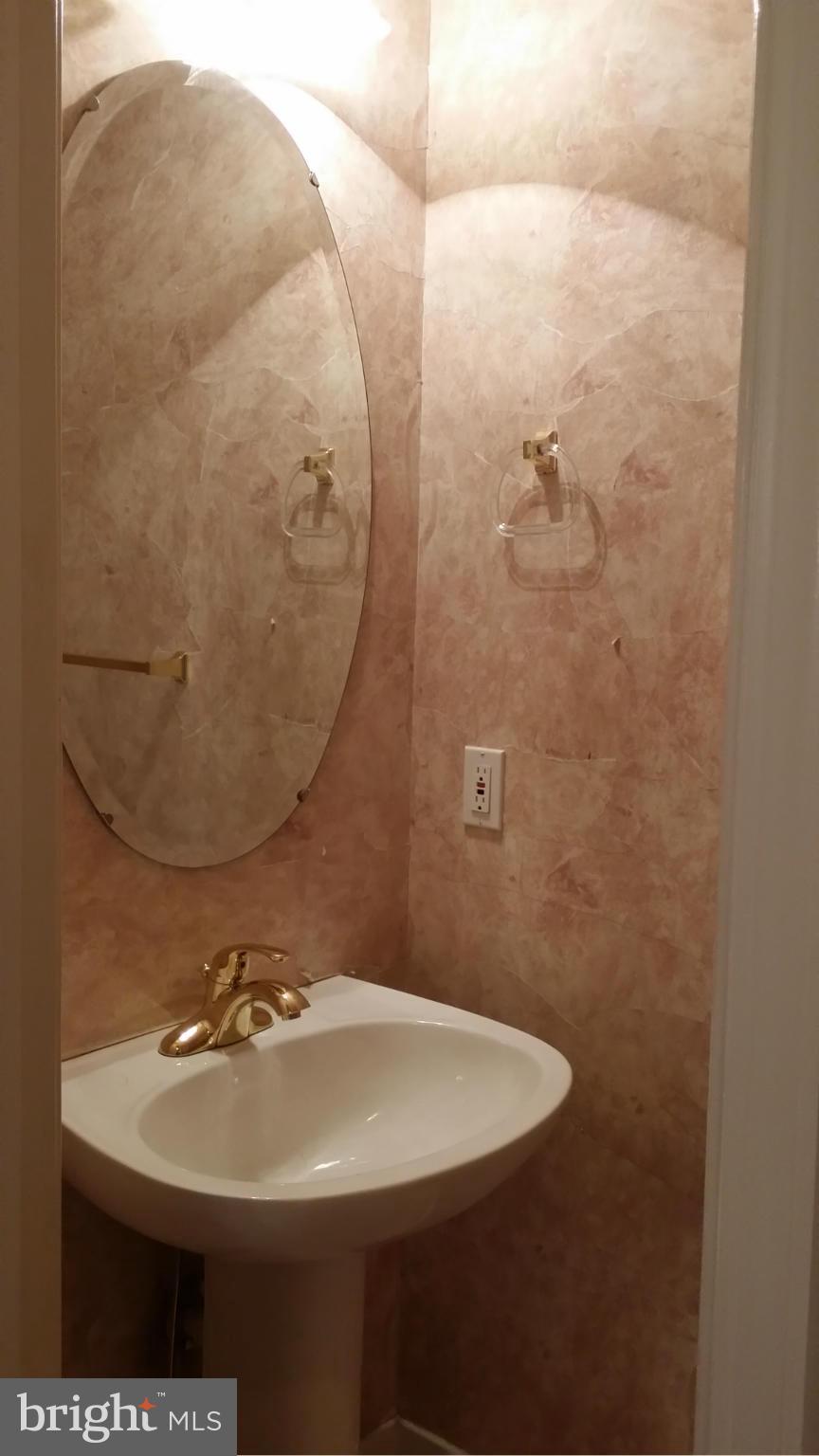 SHEFFIELD MANOR - Residential Lease