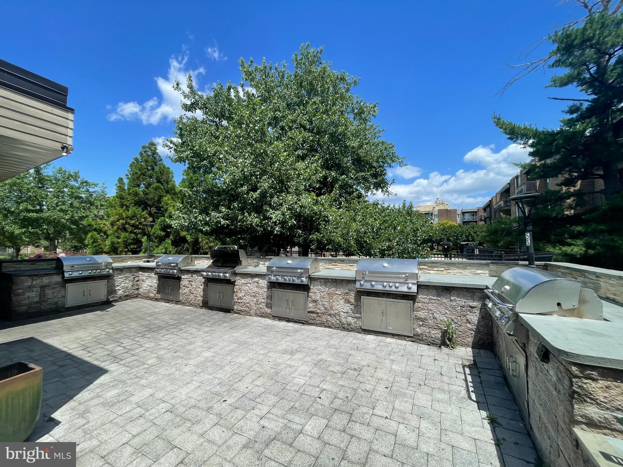 WEST END - Residential