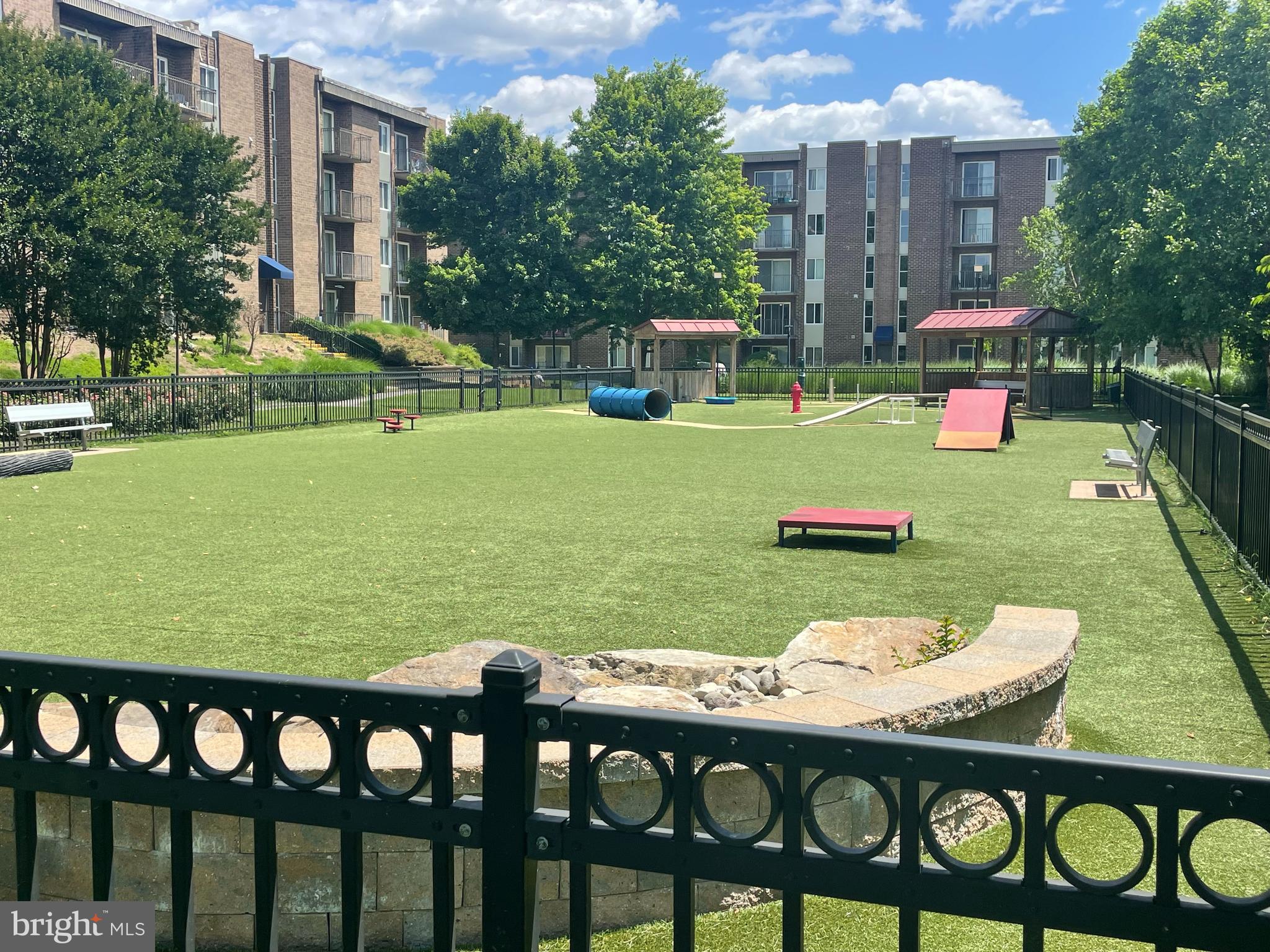 WEST END - Residential