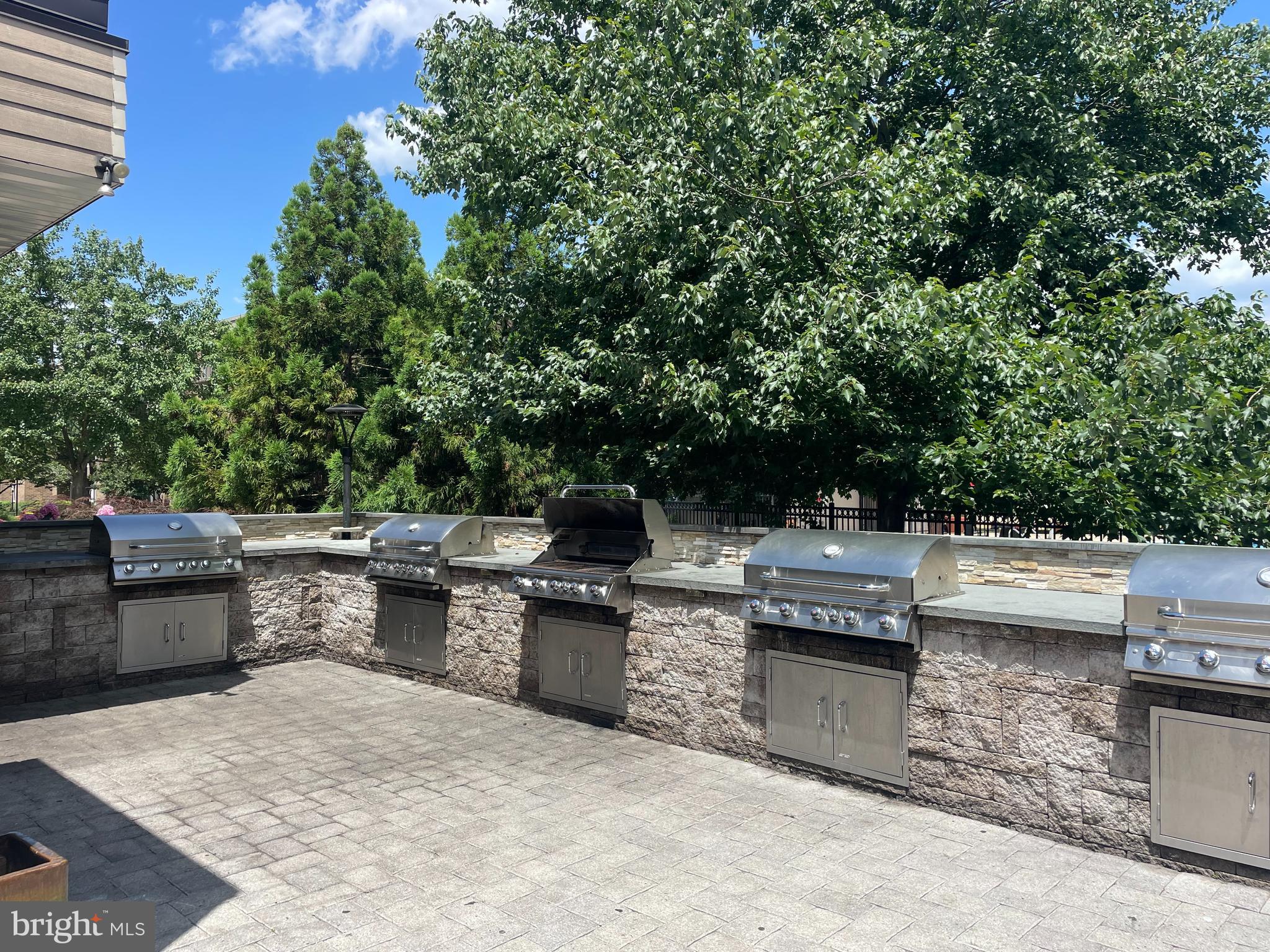 WEST END - Residential