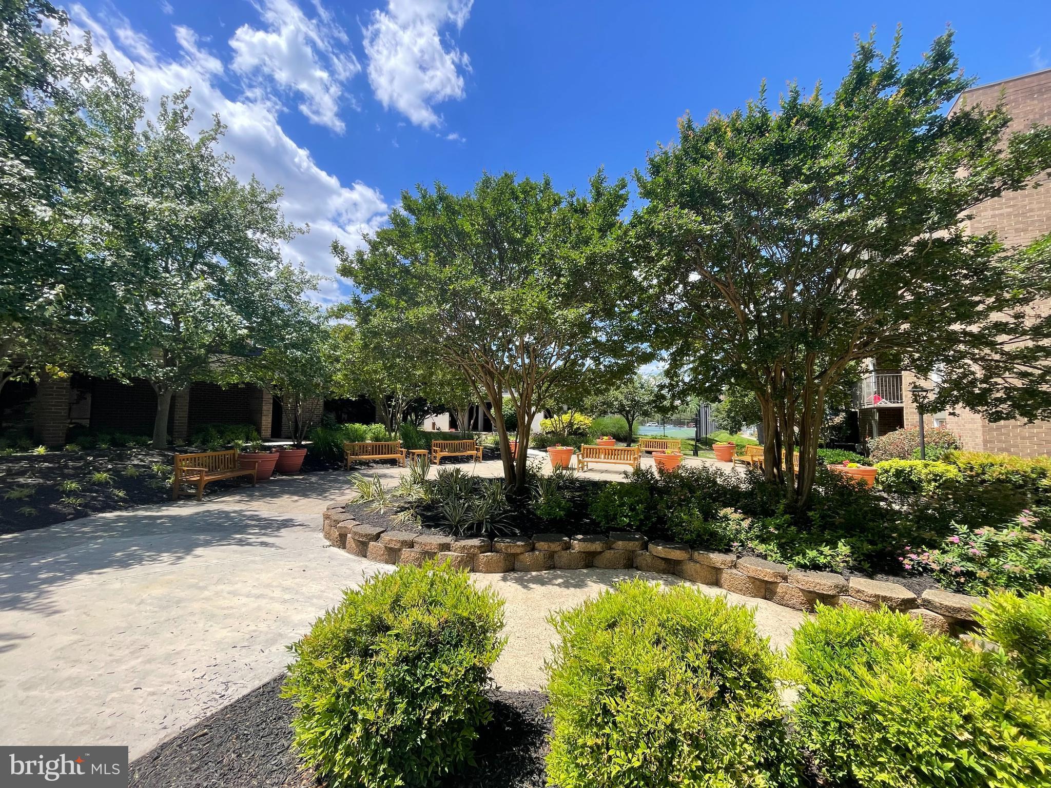 WEST END - Residential