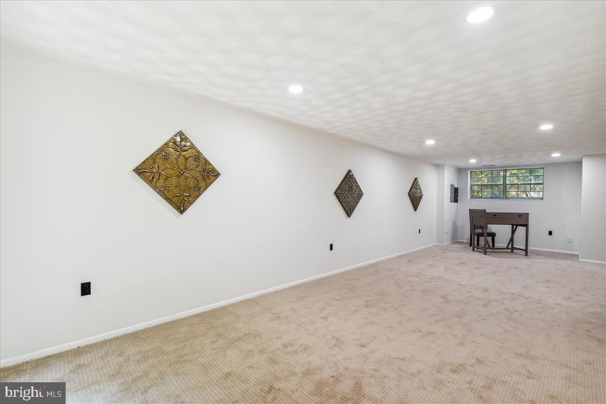 KINGS POINT - Residential