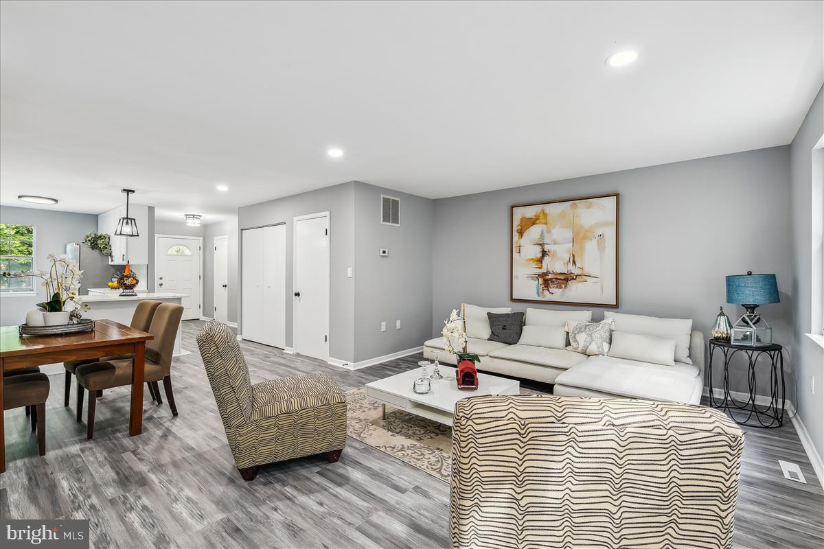 KINGS POINT - Residential