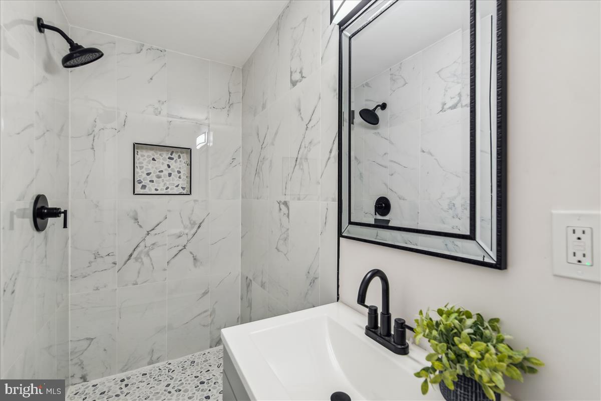 KINGS POINT - Residential