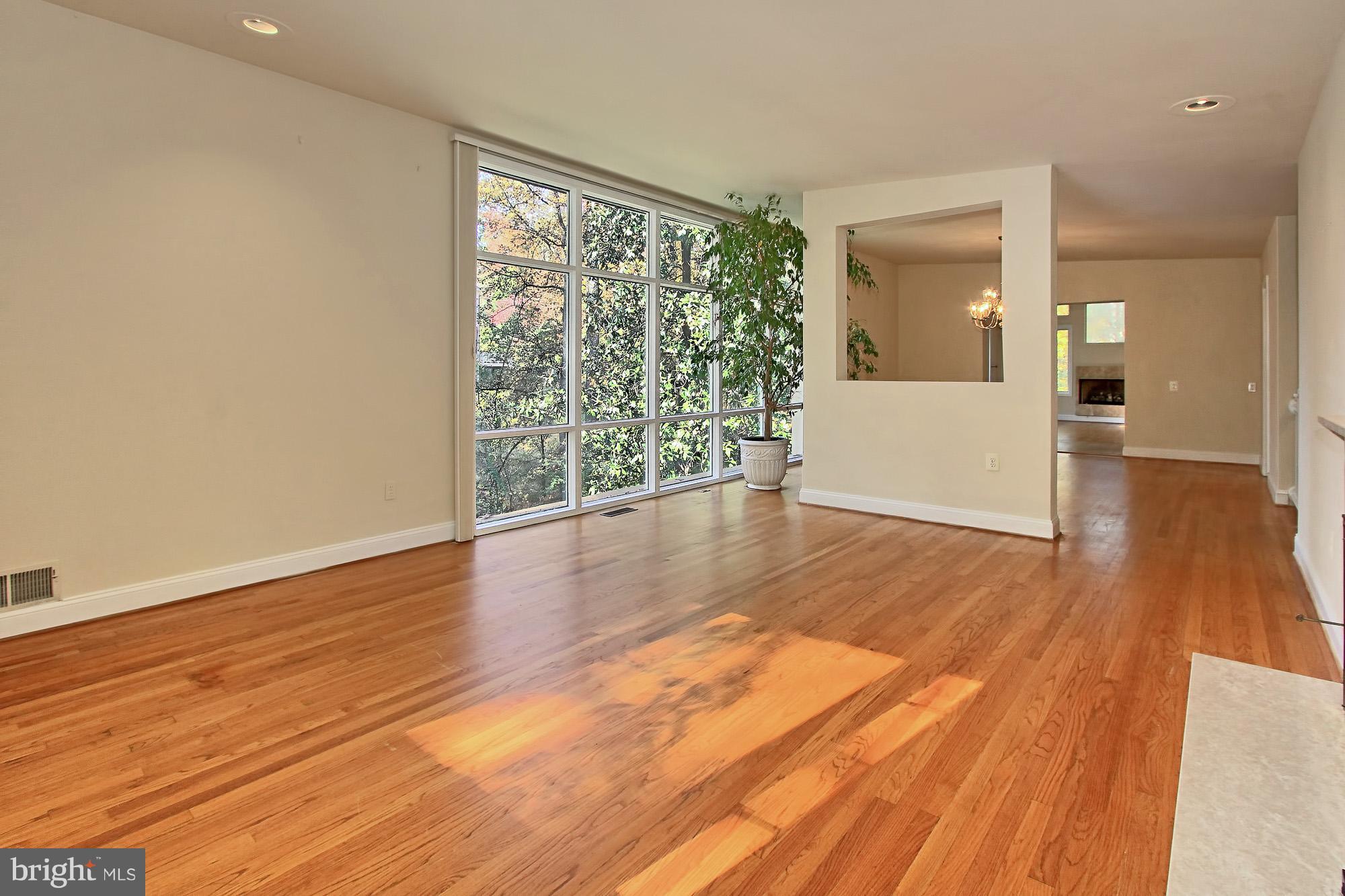 WOODSIDE ESTATES - Residential Lease