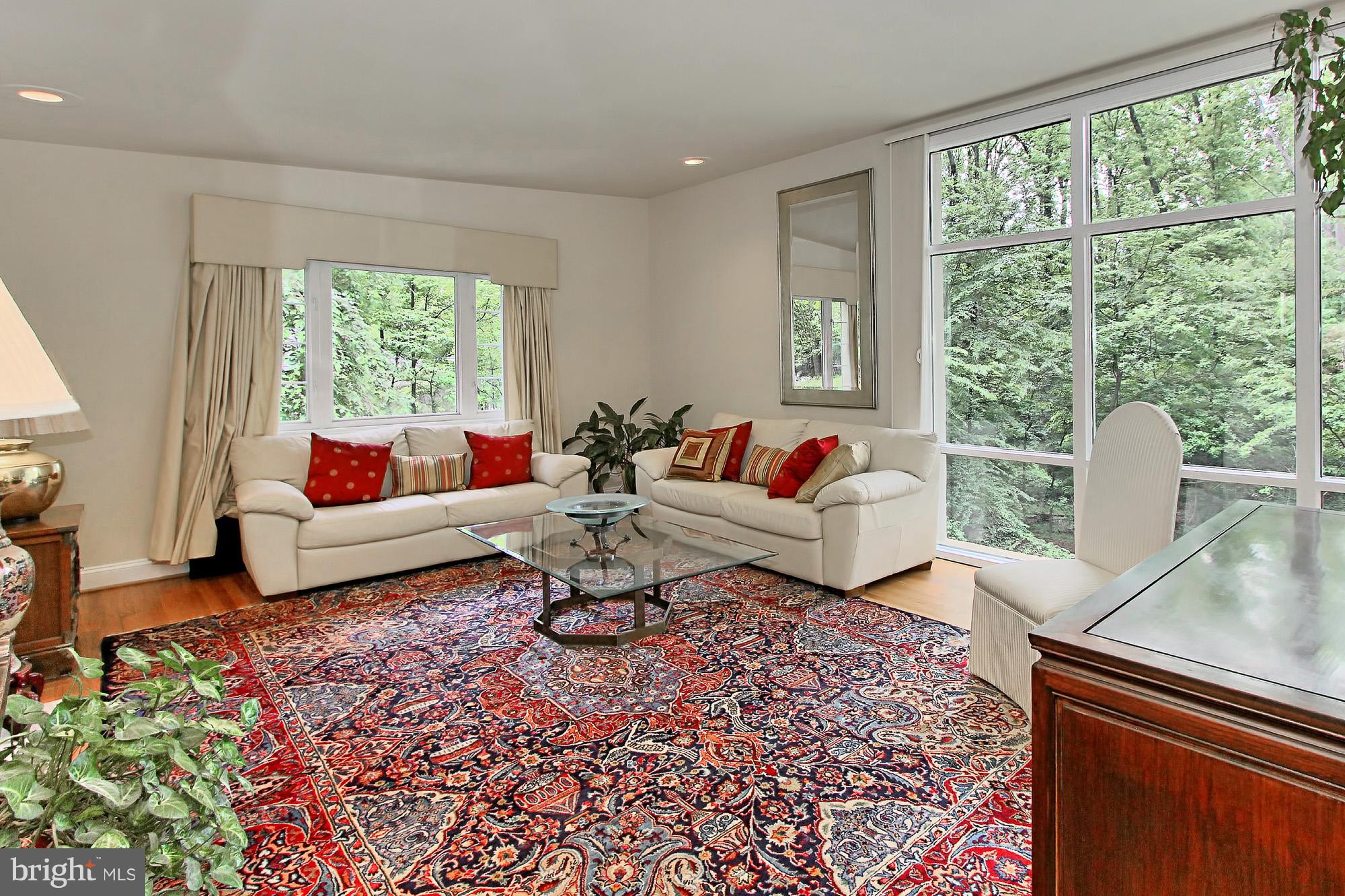 WOODSIDE ESTATES - Residential Lease