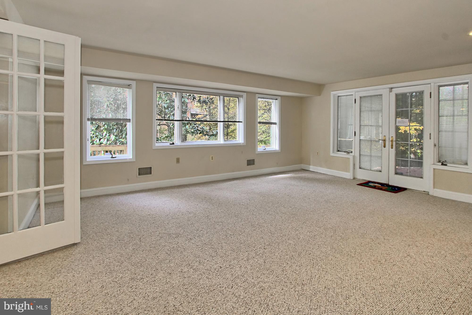 WOODSIDE ESTATES - Residential Lease