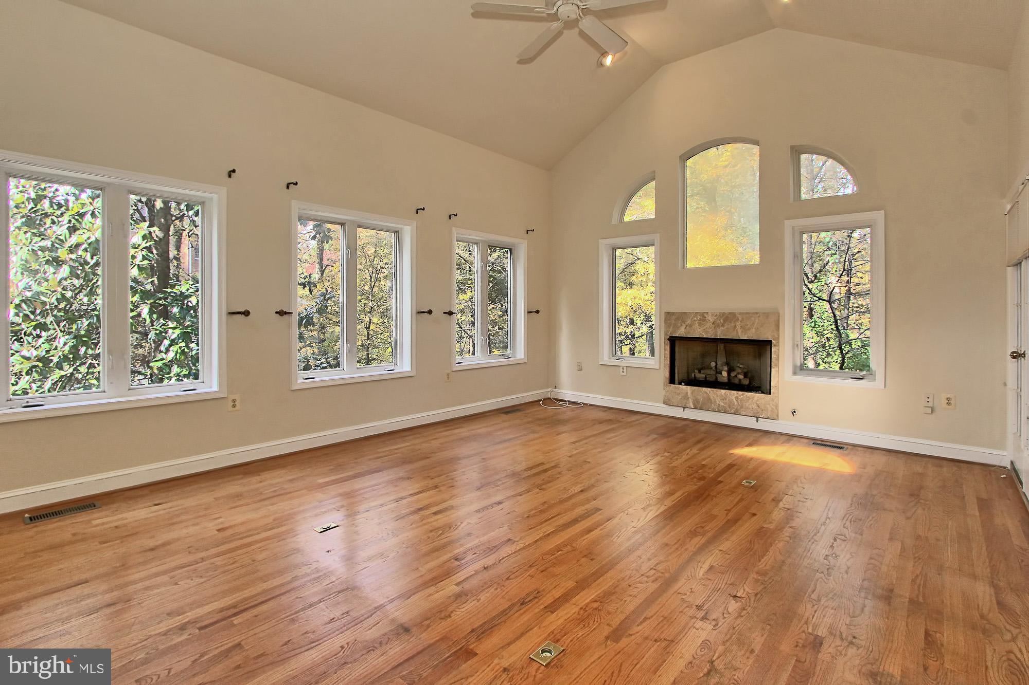 WOODSIDE ESTATES - Residential Lease