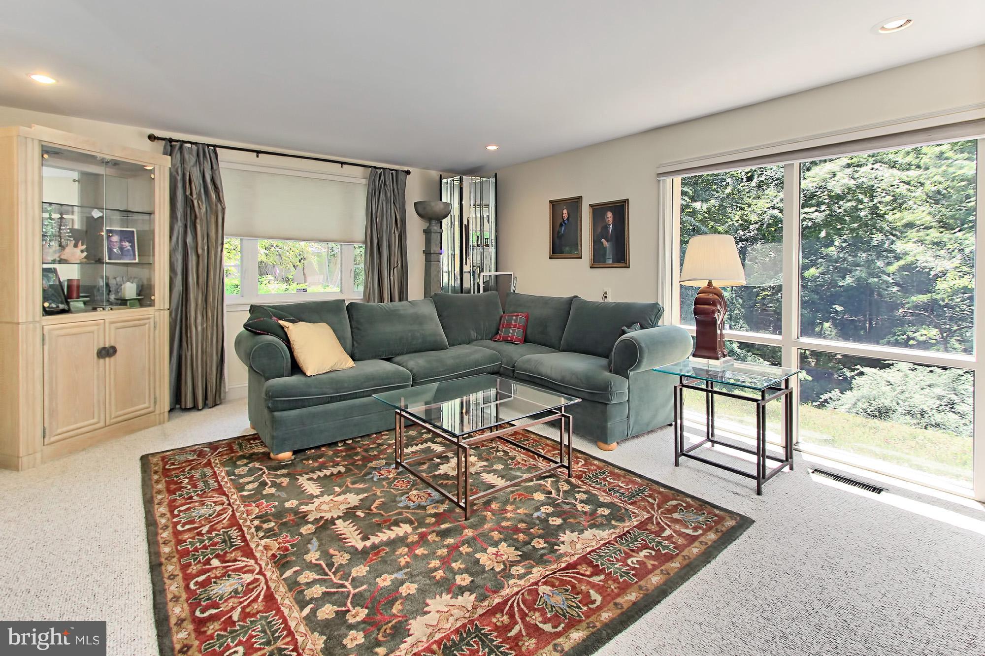 WOODSIDE ESTATES - Residential Lease