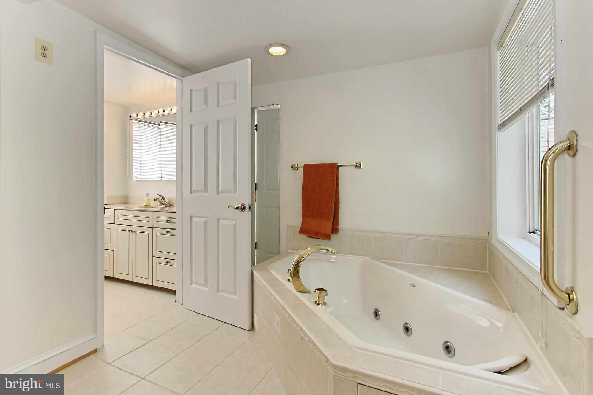 WOODSIDE ESTATES - Residential Lease