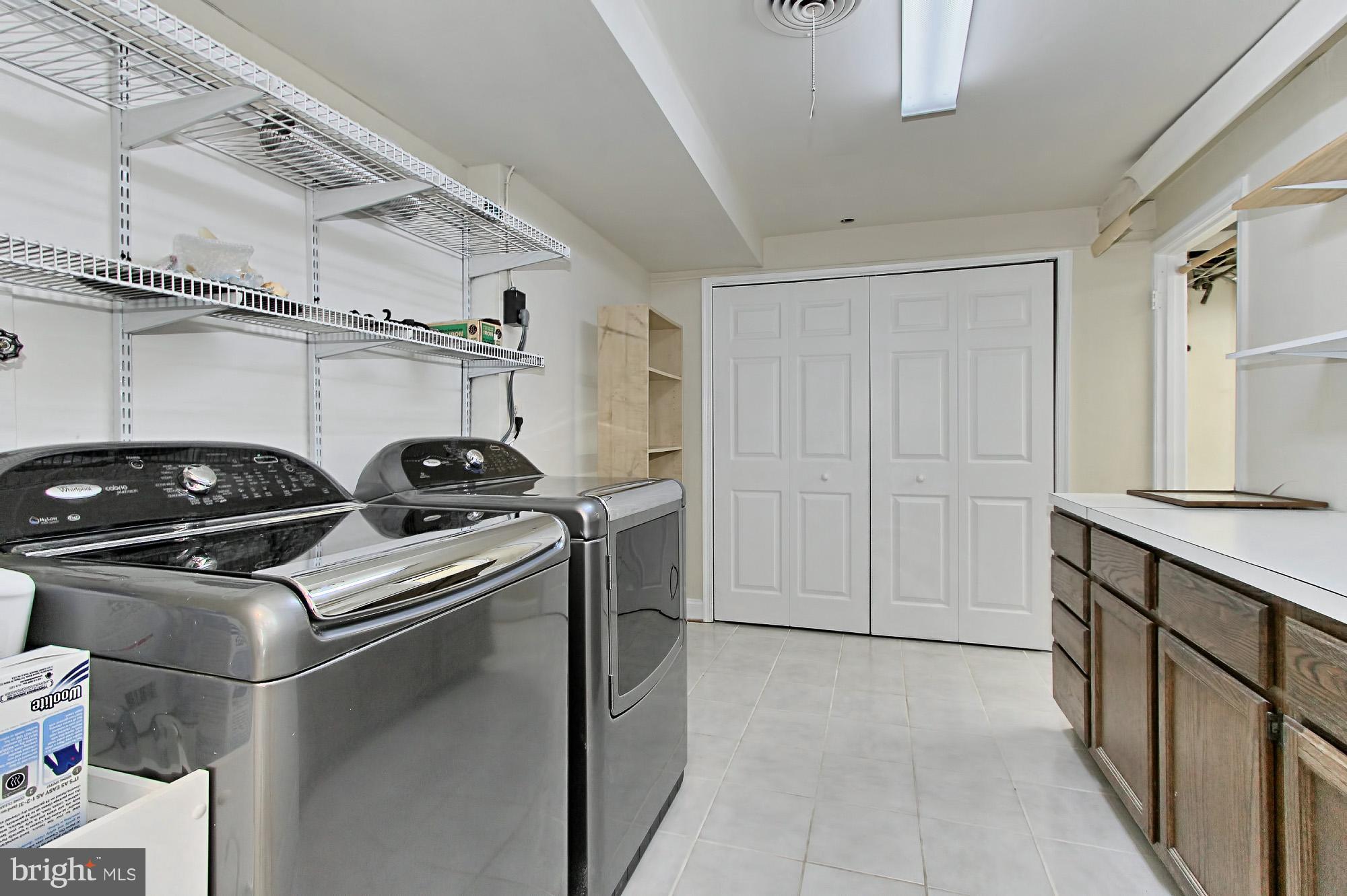 WOODSIDE ESTATES - Residential Lease