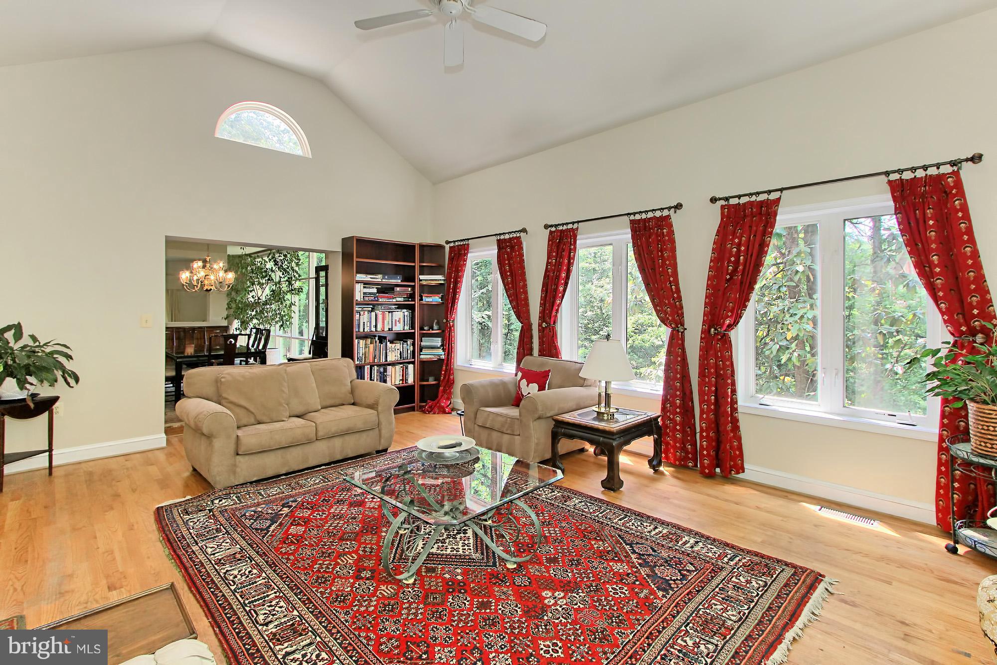 WOODSIDE ESTATES - Residential Lease