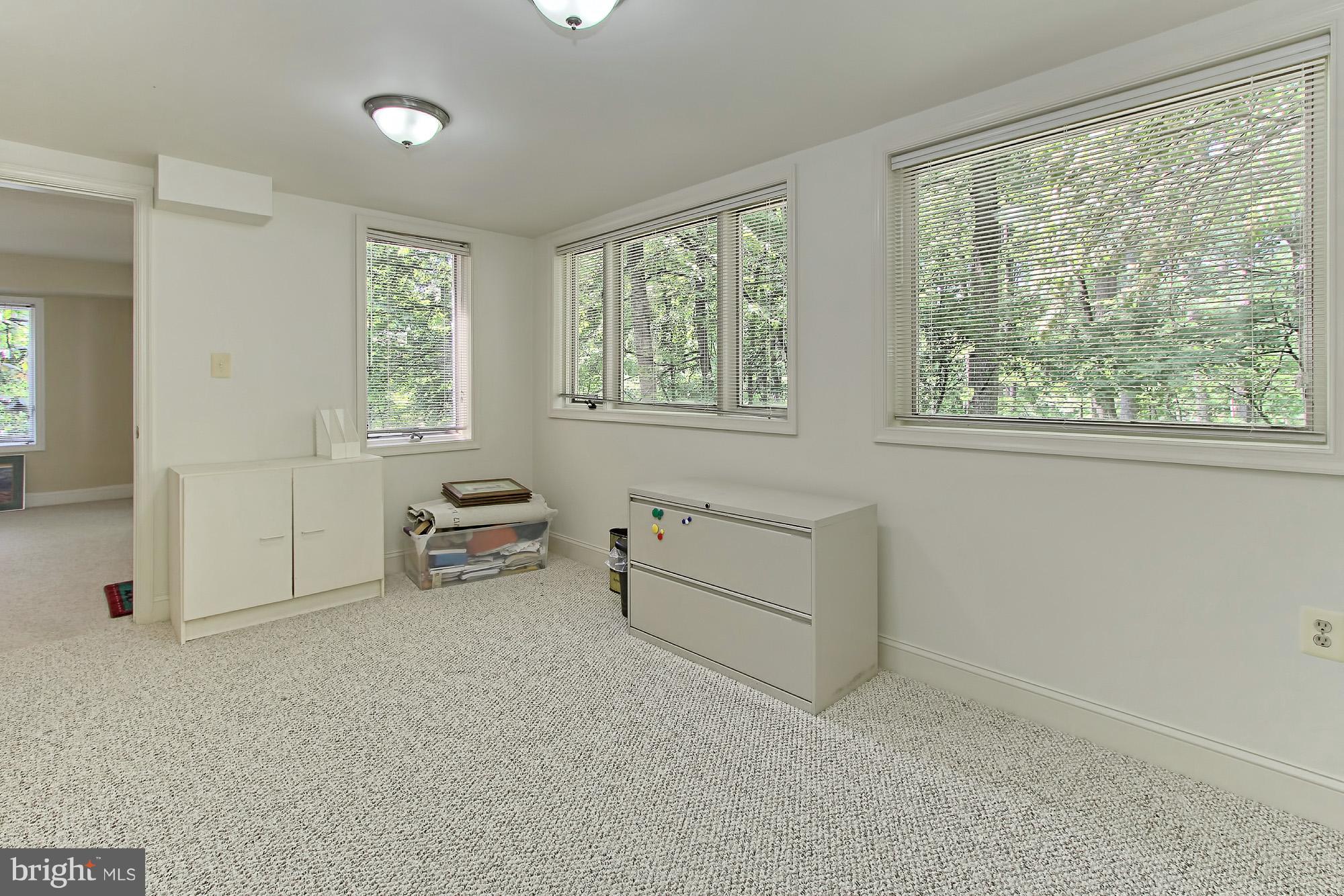 WOODSIDE ESTATES - Residential Lease