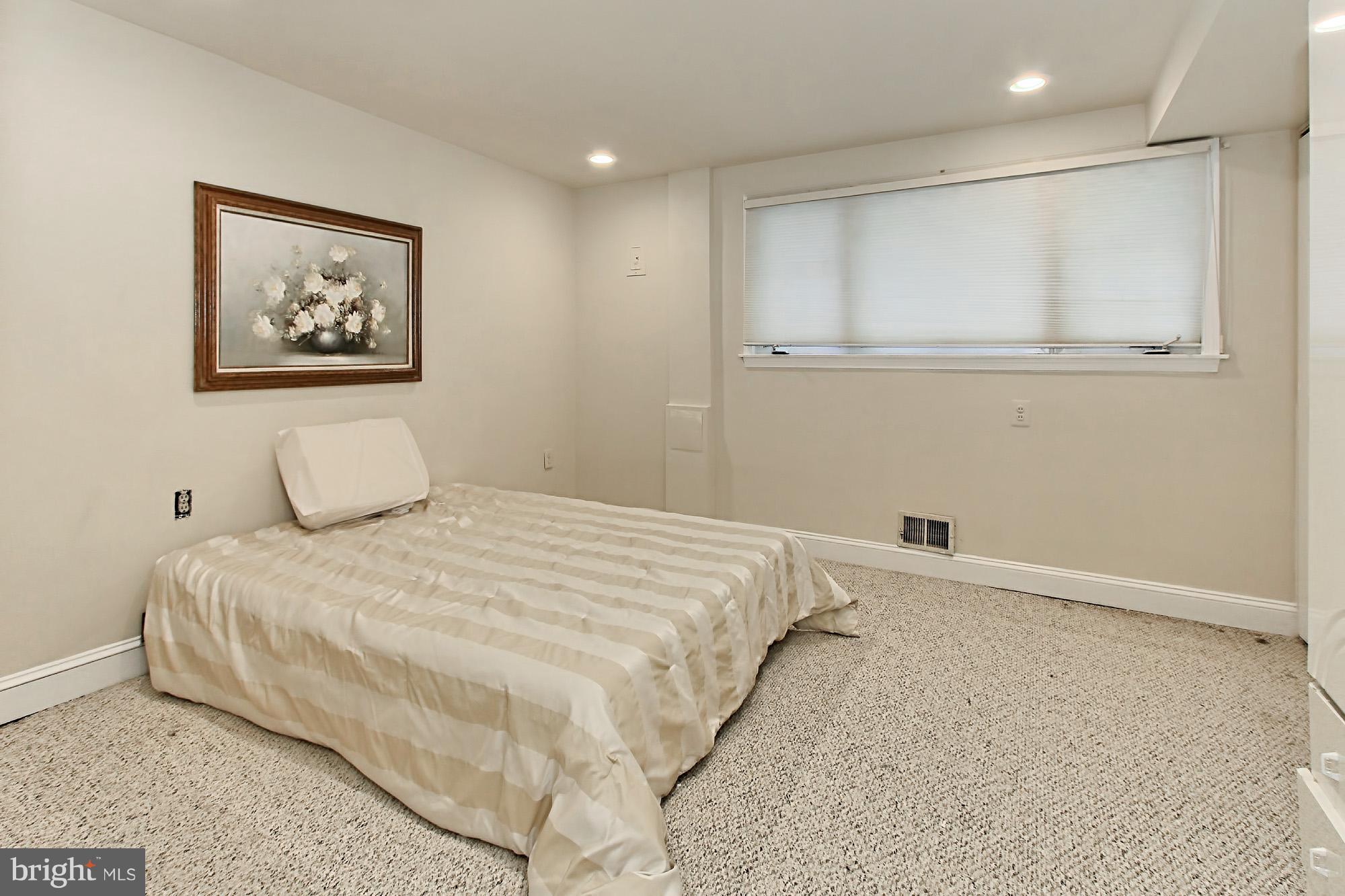 WOODSIDE ESTATES - Residential Lease