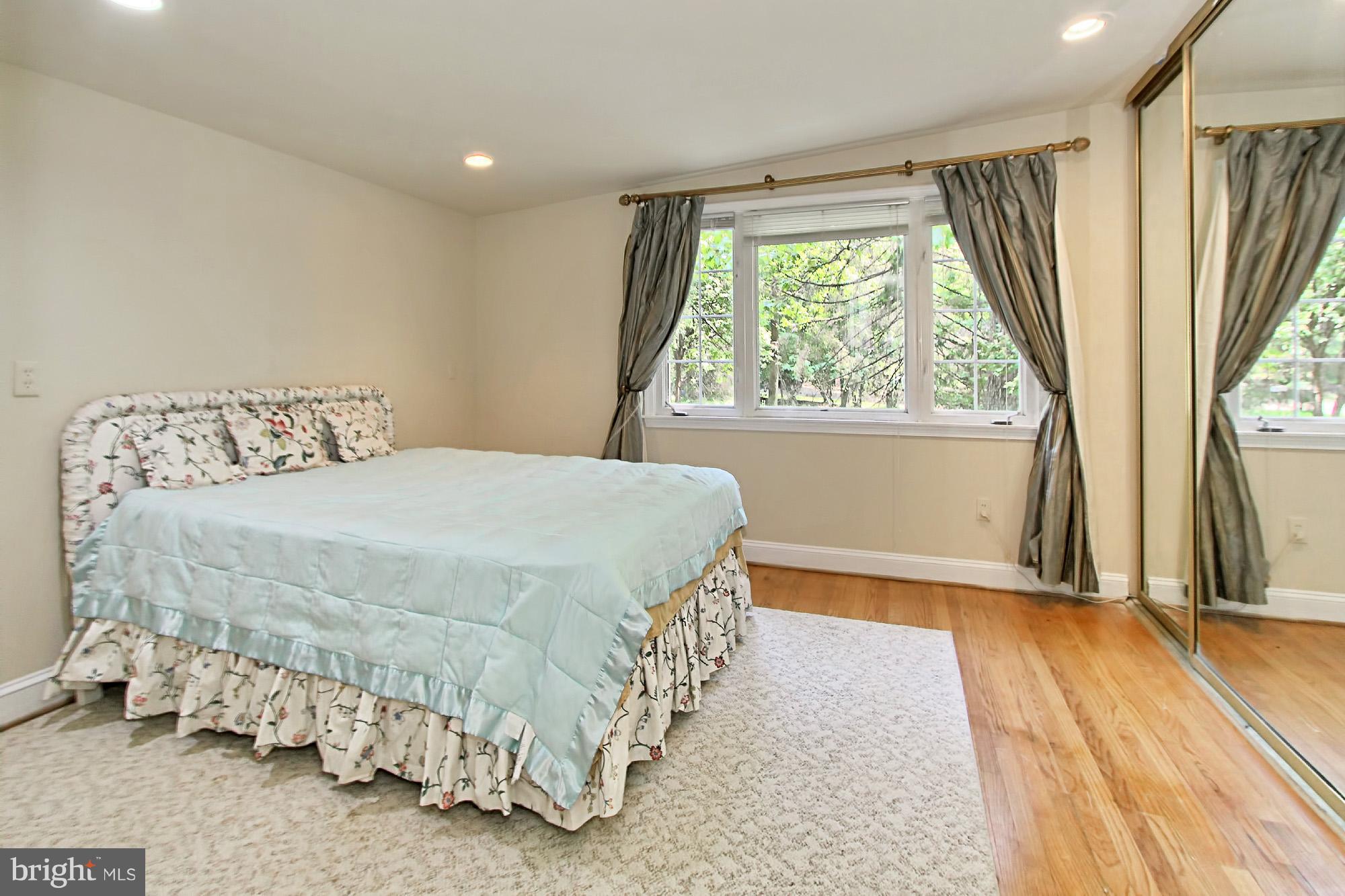 WOODSIDE ESTATES - Residential Lease