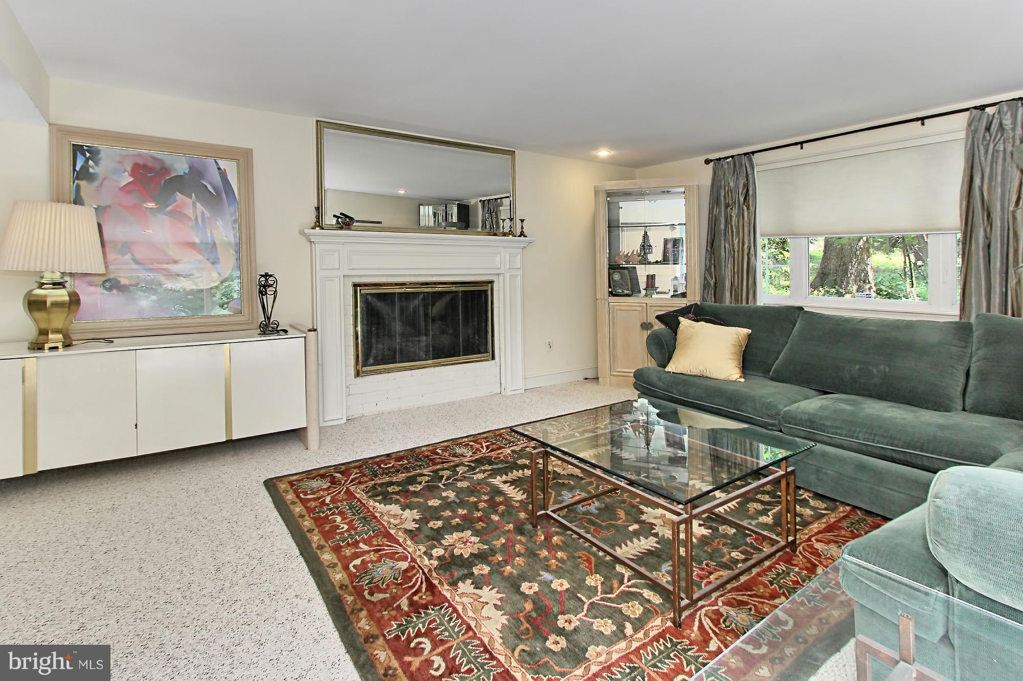 WOODSIDE ESTATES - Residential Lease