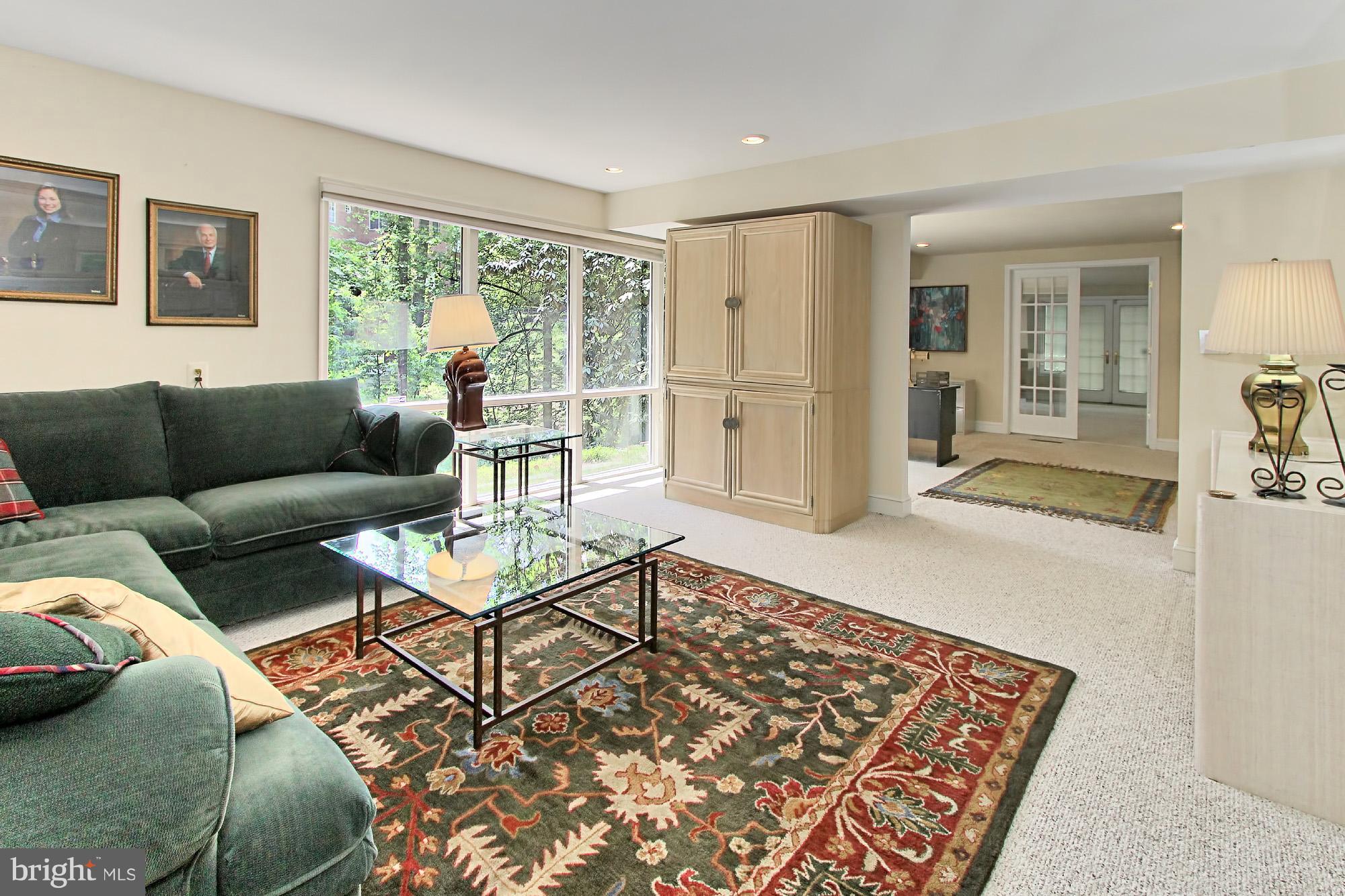 WOODSIDE ESTATES - Residential Lease