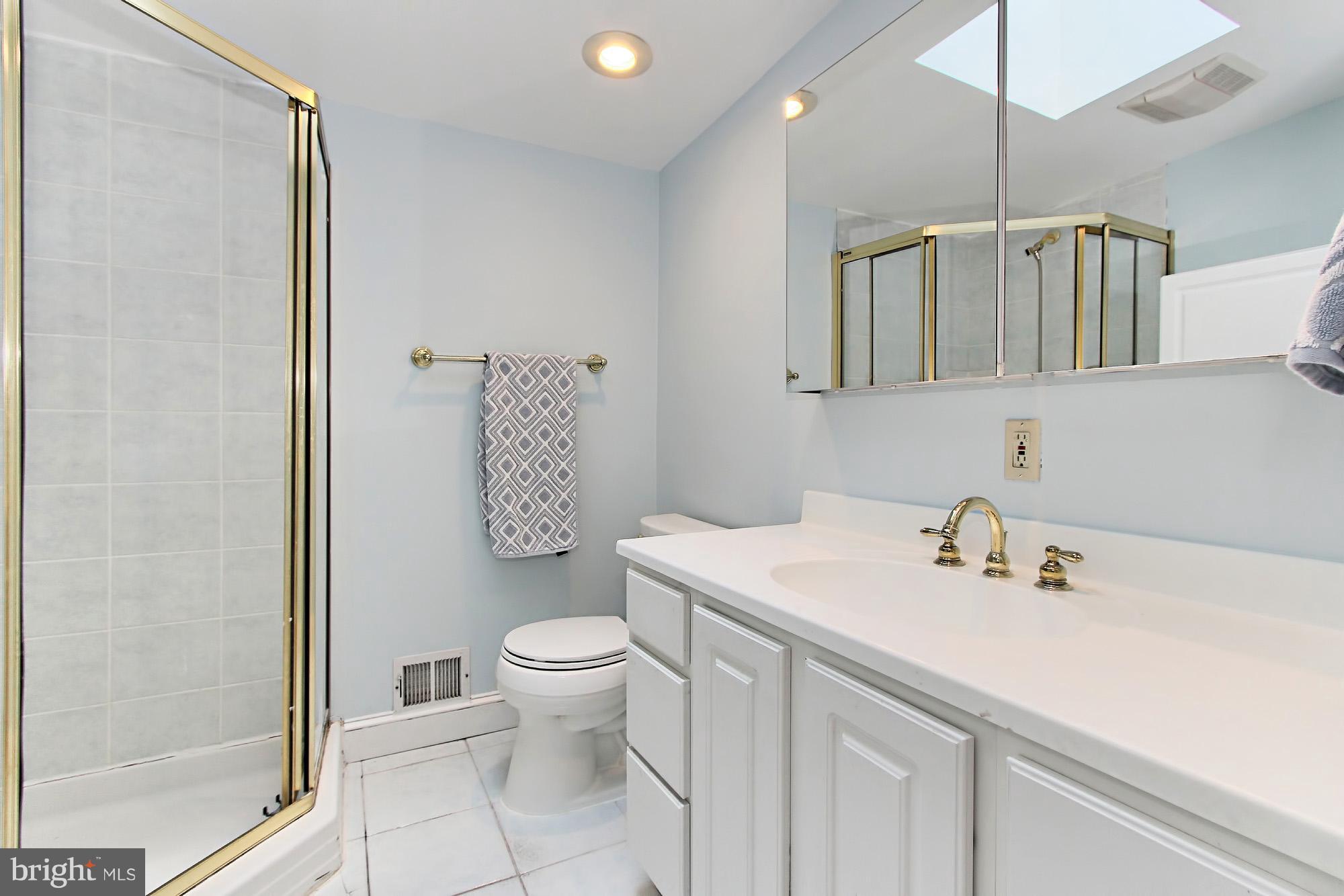 WOODSIDE ESTATES - Residential Lease