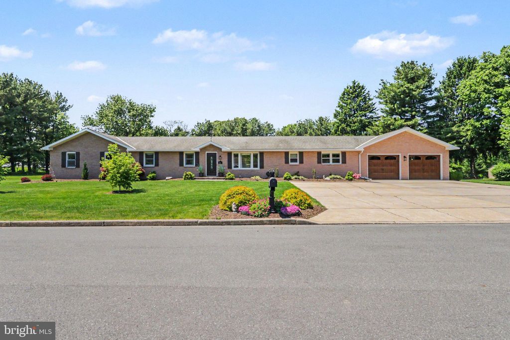 Photo of 5 Jan Dale Avenue, ANNVILLE, PA 17003 (MLS # PALN2026238)