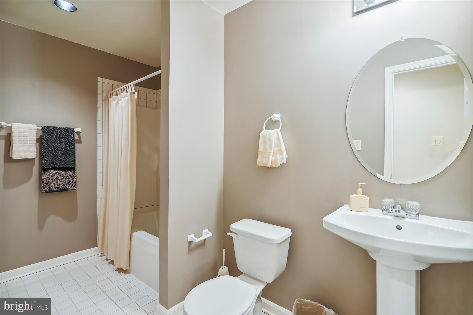 WILLOWS OF POTOMAC - Residential