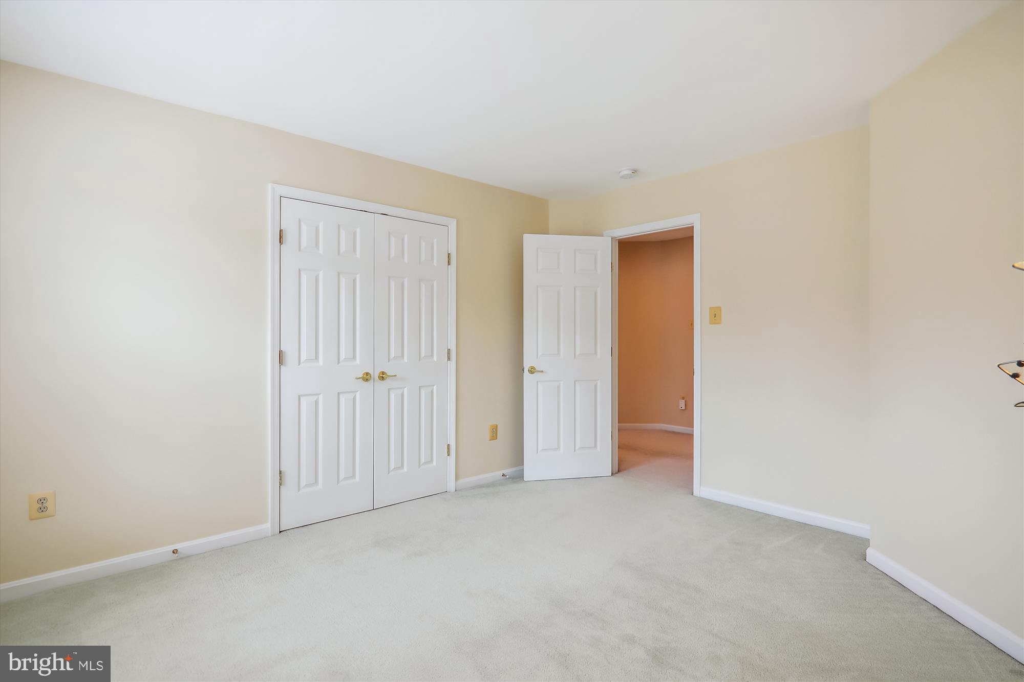 WILLOWS OF POTOMAC - Residential