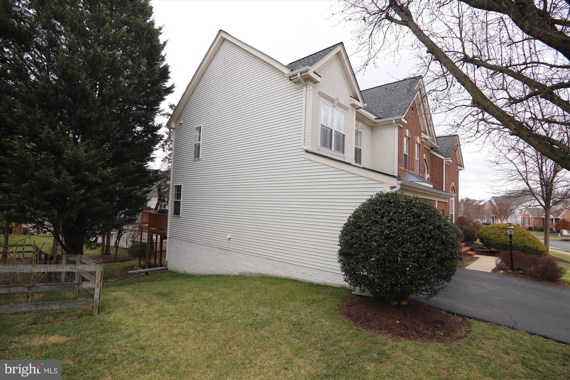 WILLOWS OF POTOMAC - Residential