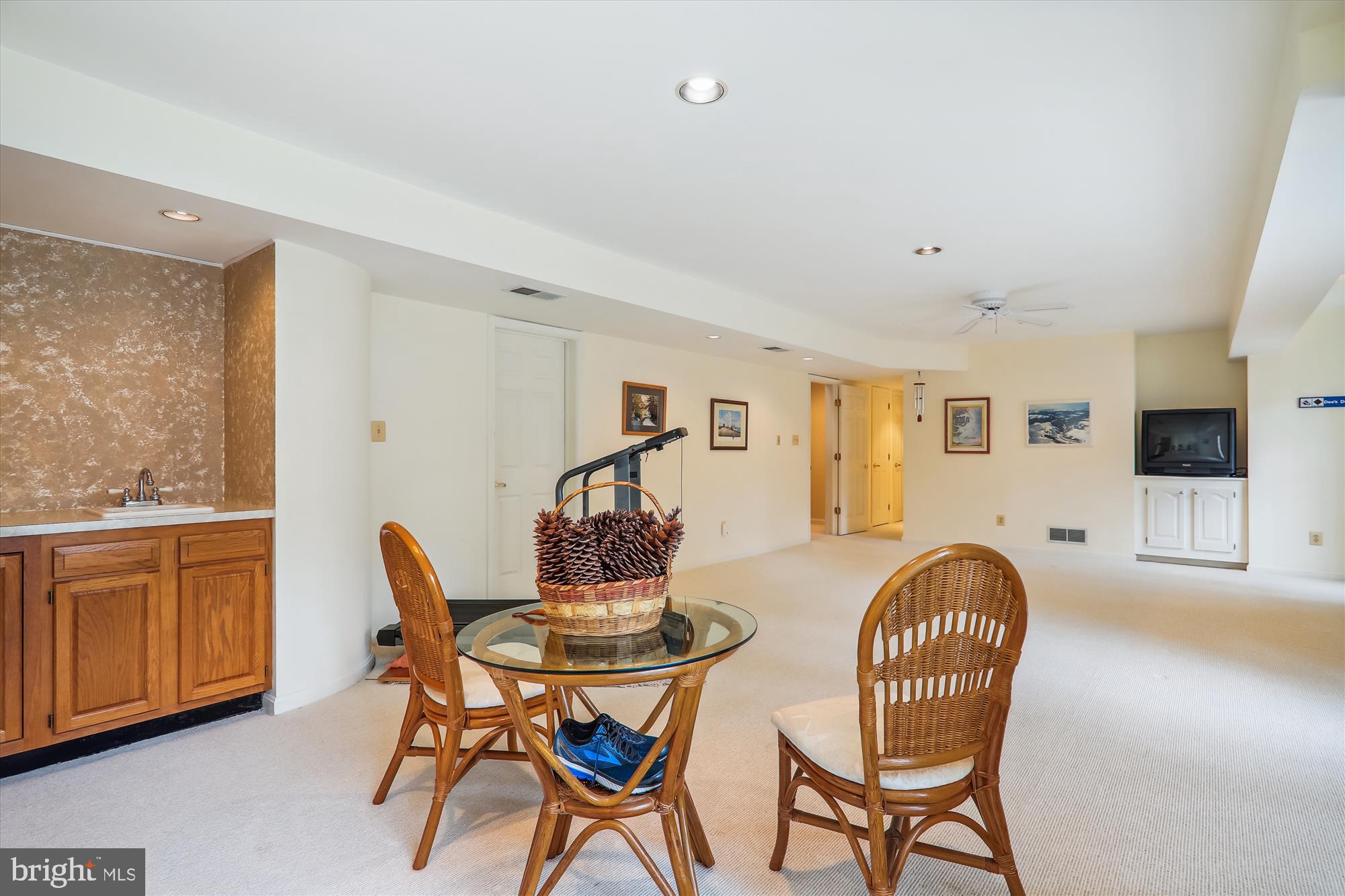 WILLOWS OF POTOMAC - Residential