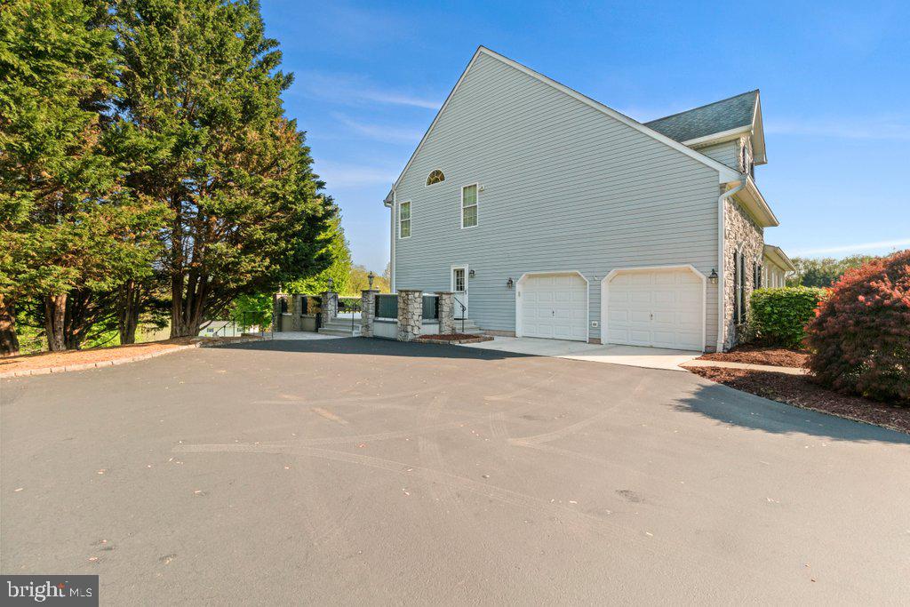 MAXA MEADOWS - Residential