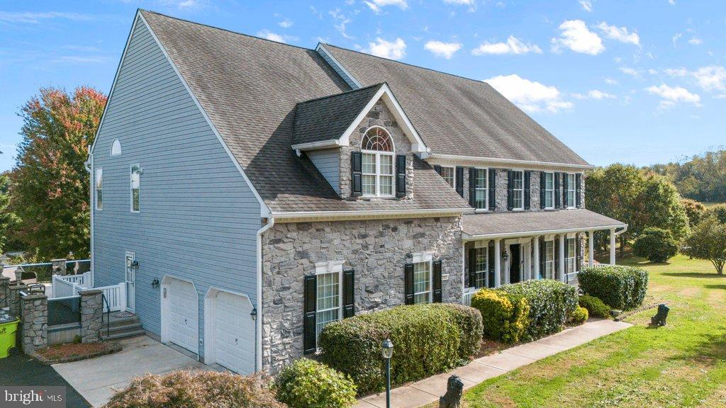 2433 MAXA MEADOWS LANE