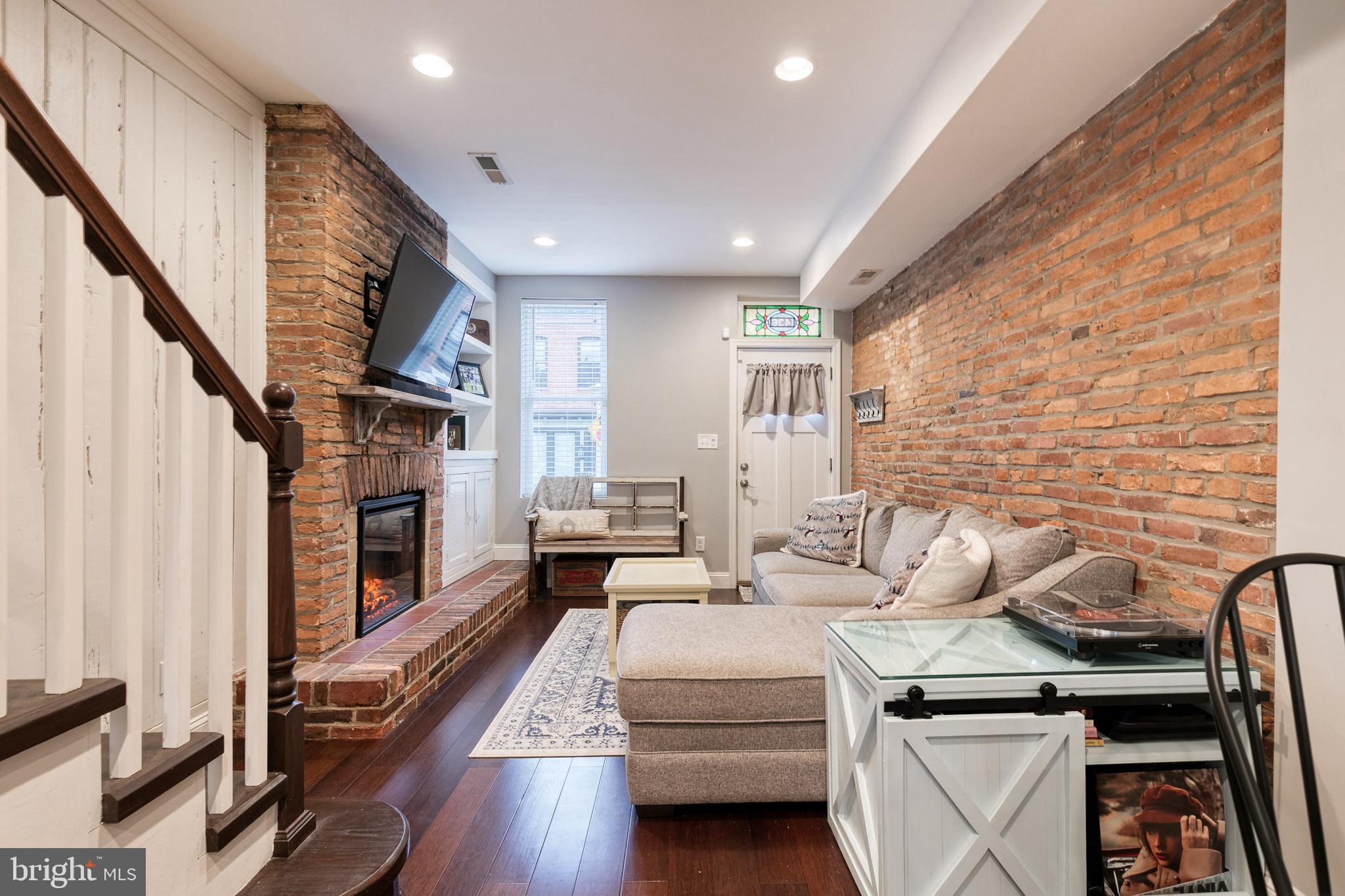 LOCUST POINT - Residential Lease