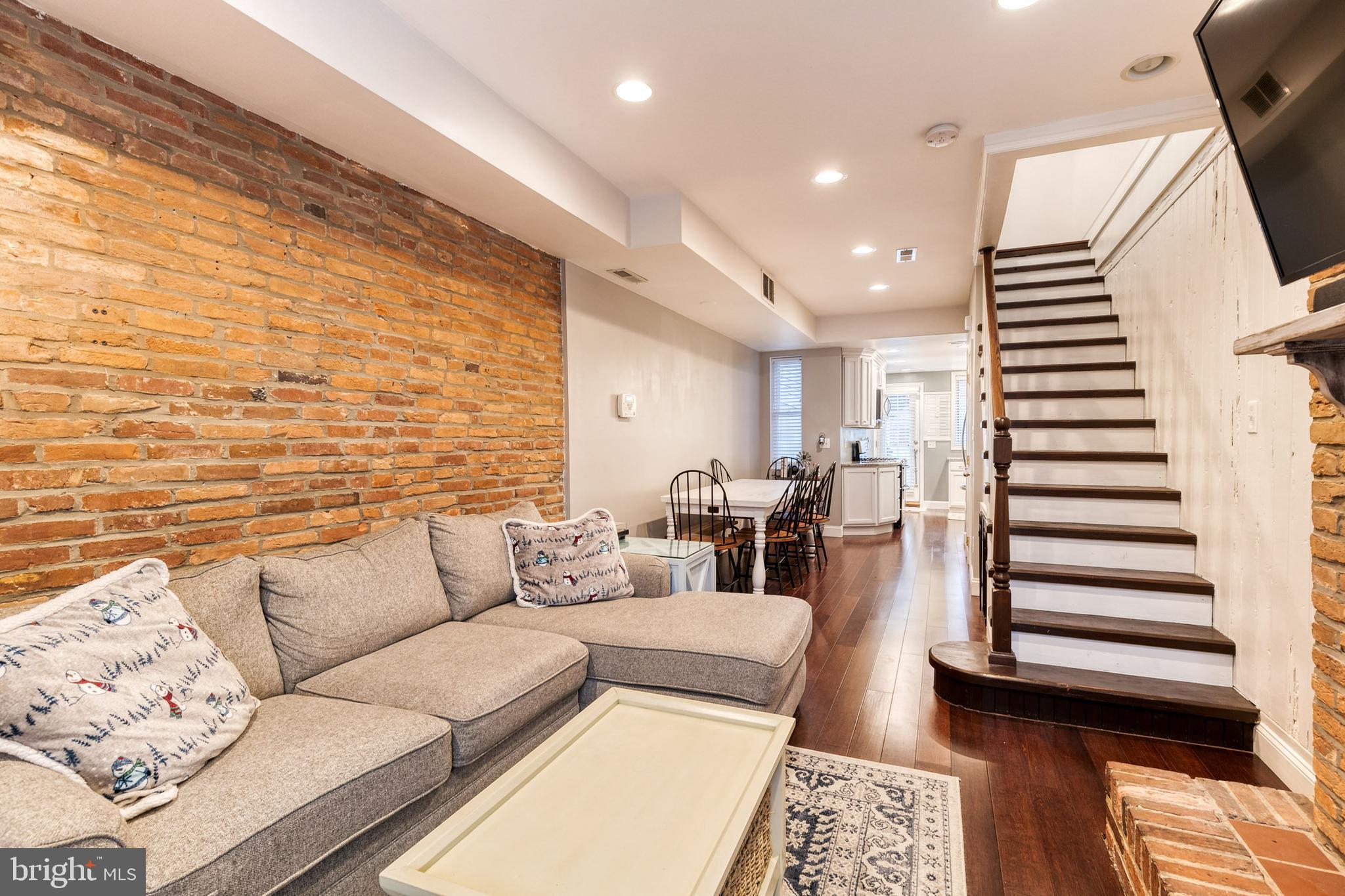 LOCUST POINT - Residential Lease