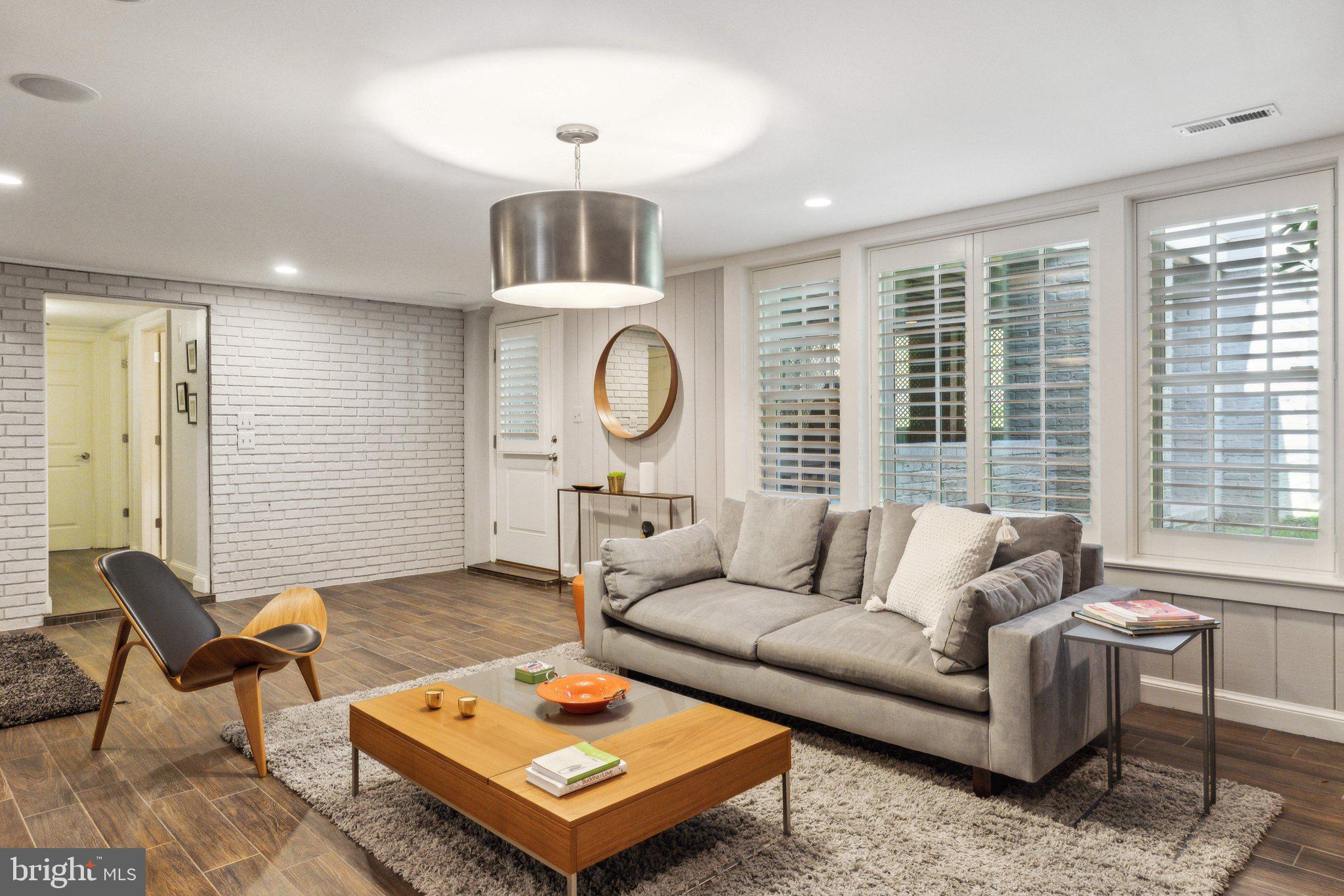 POTOMAC MANOR - Residential