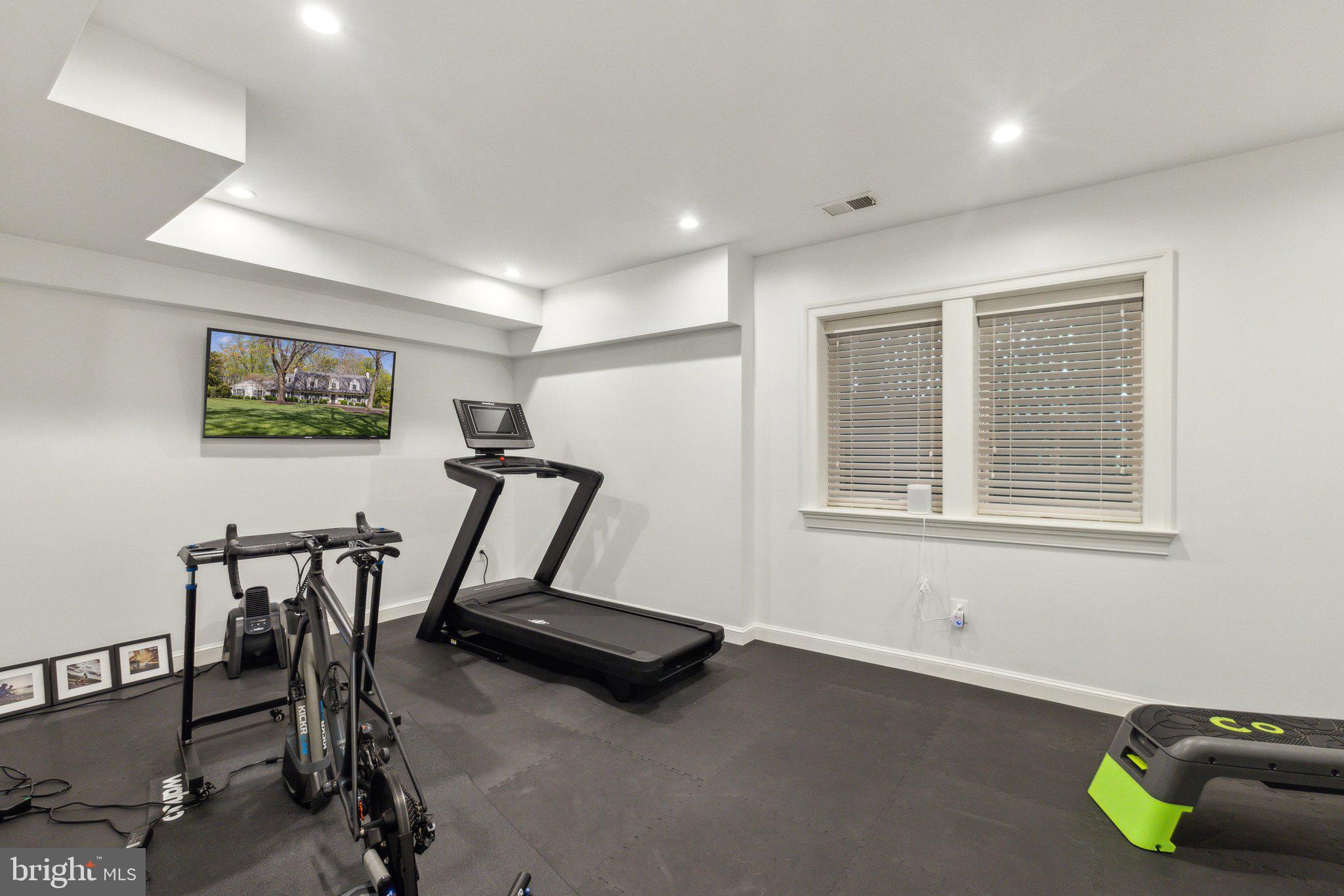 POTOMAC MANOR - Residential