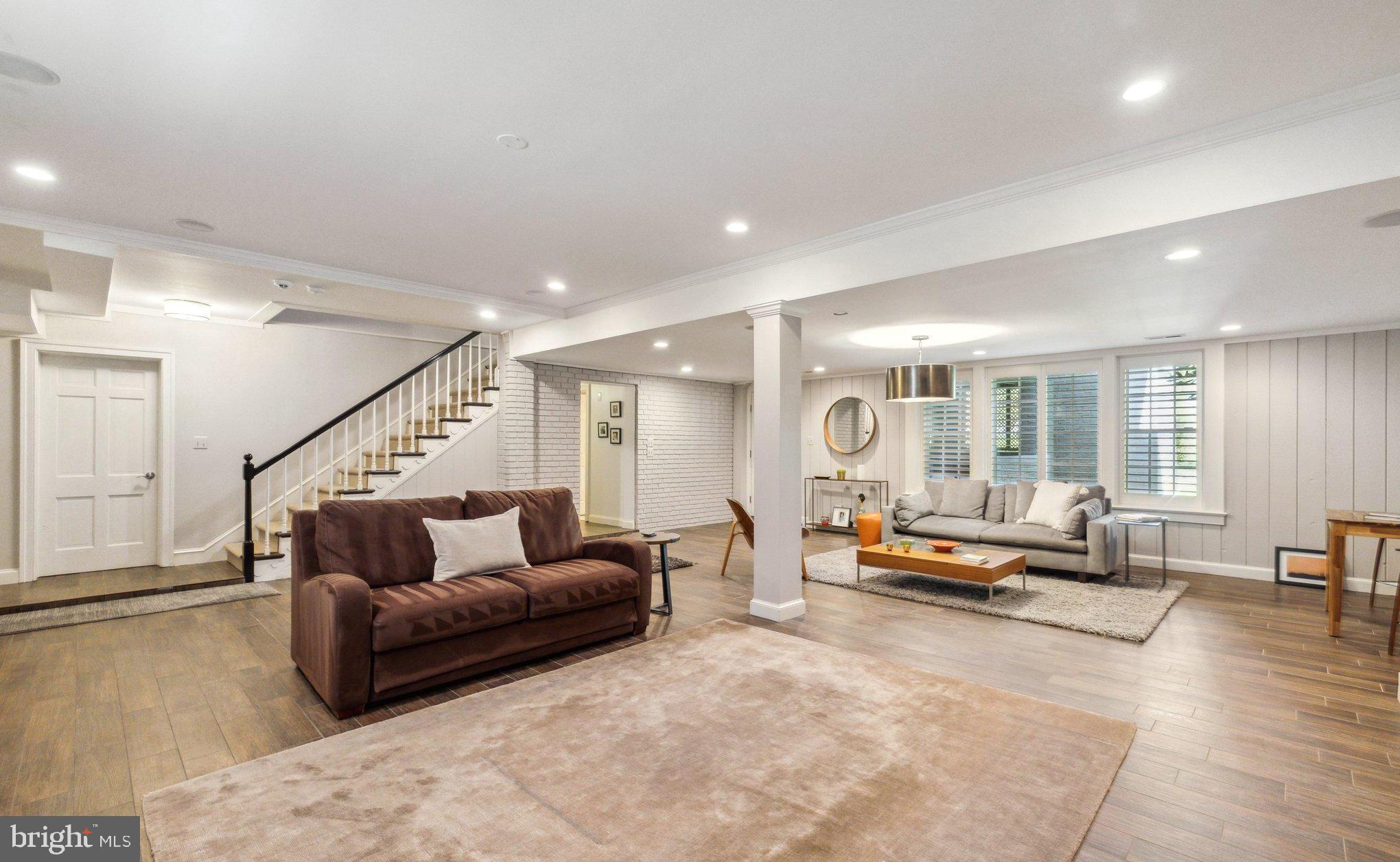 POTOMAC MANOR - Residential