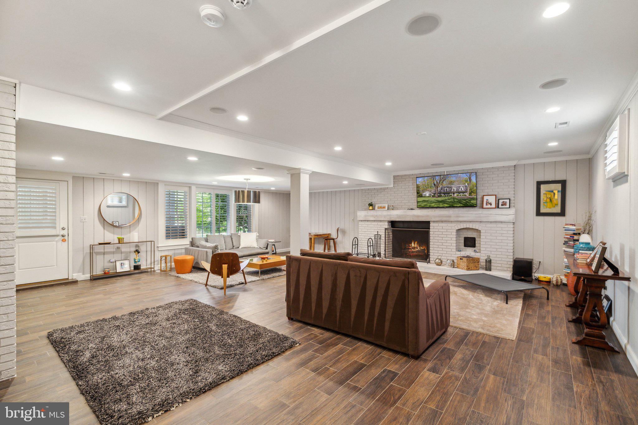 POTOMAC MANOR - Residential