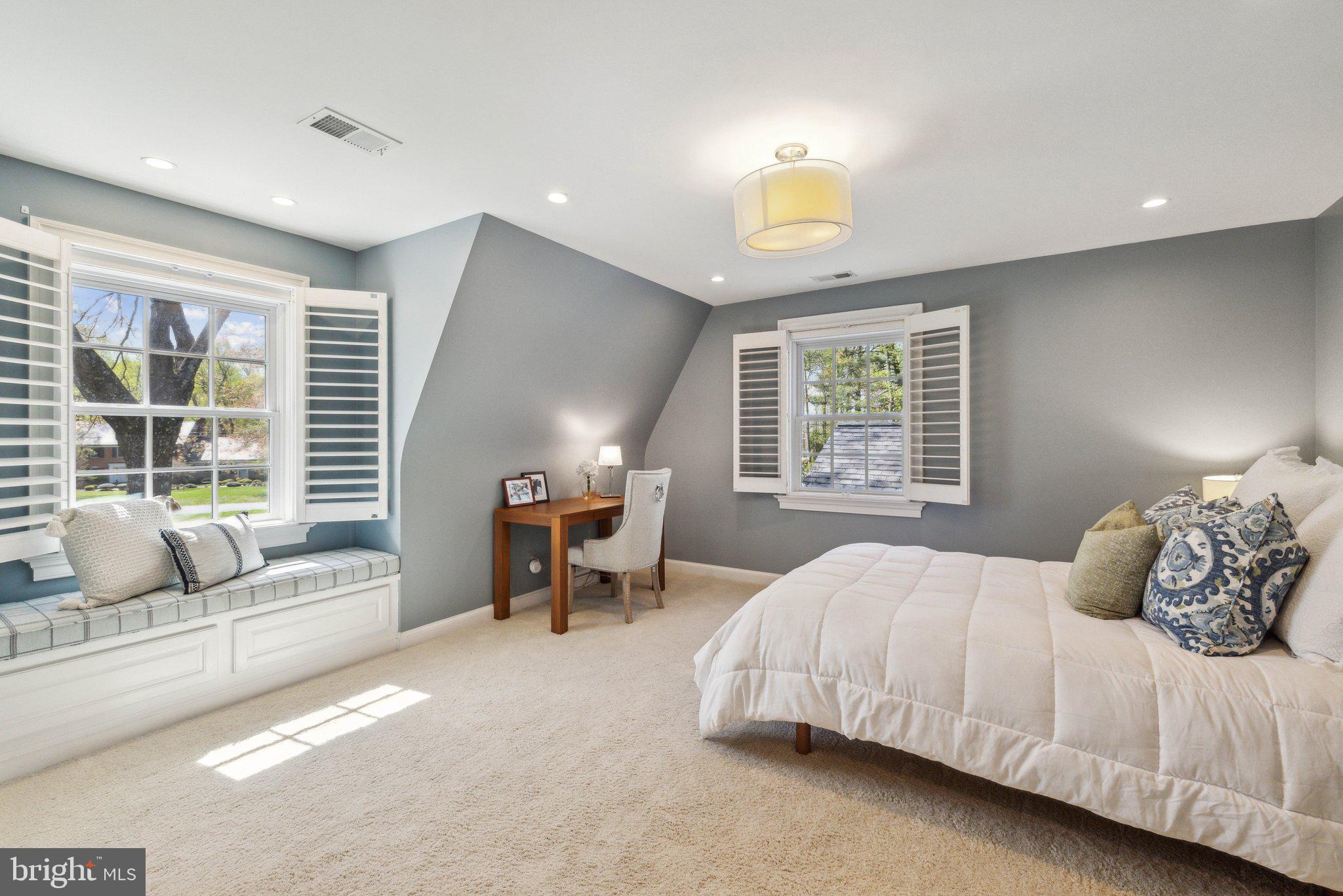 POTOMAC MANOR - Residential